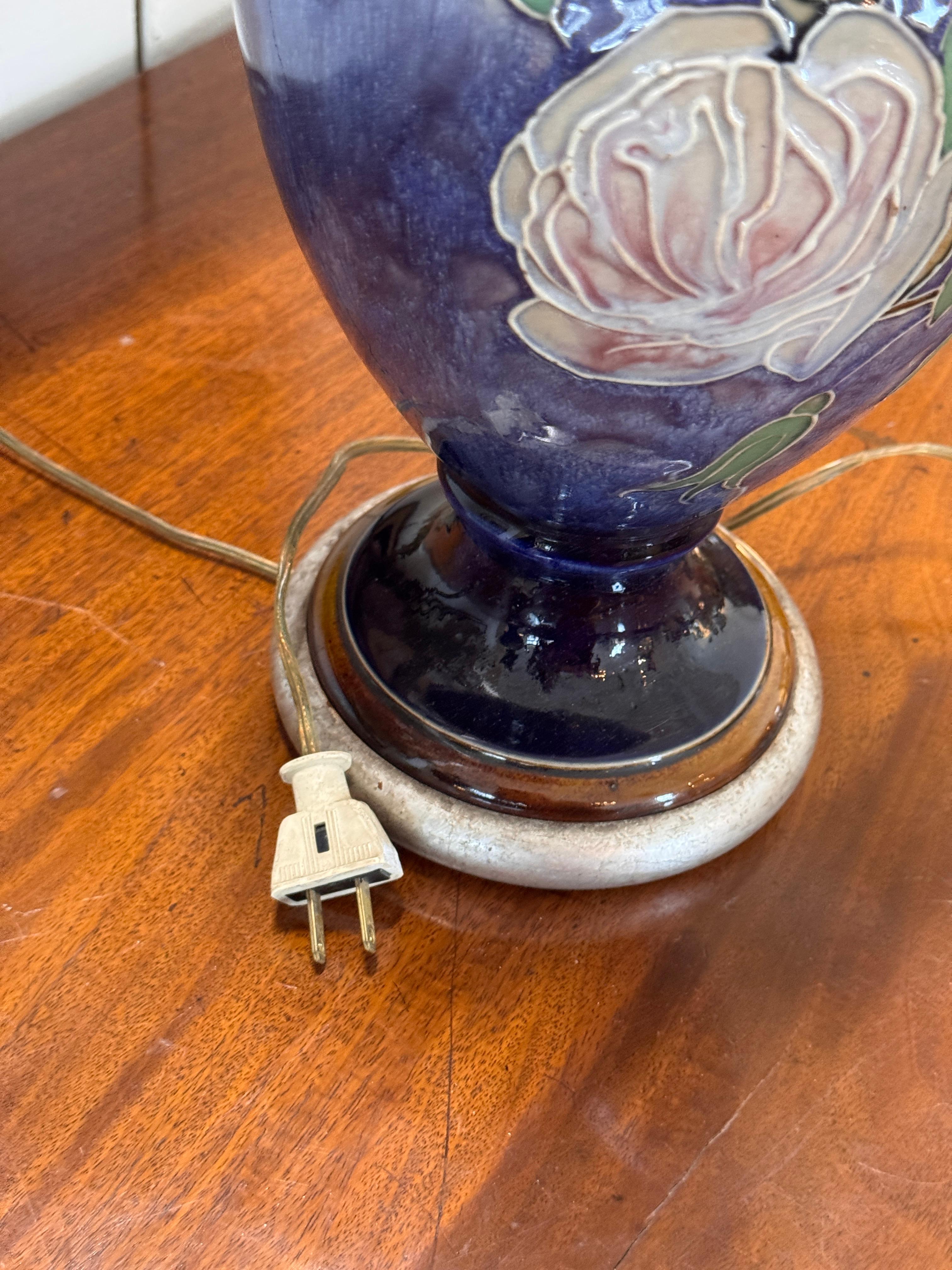 1950s Pair of Royal Doulton “Rose” Lamps im Angebot 9