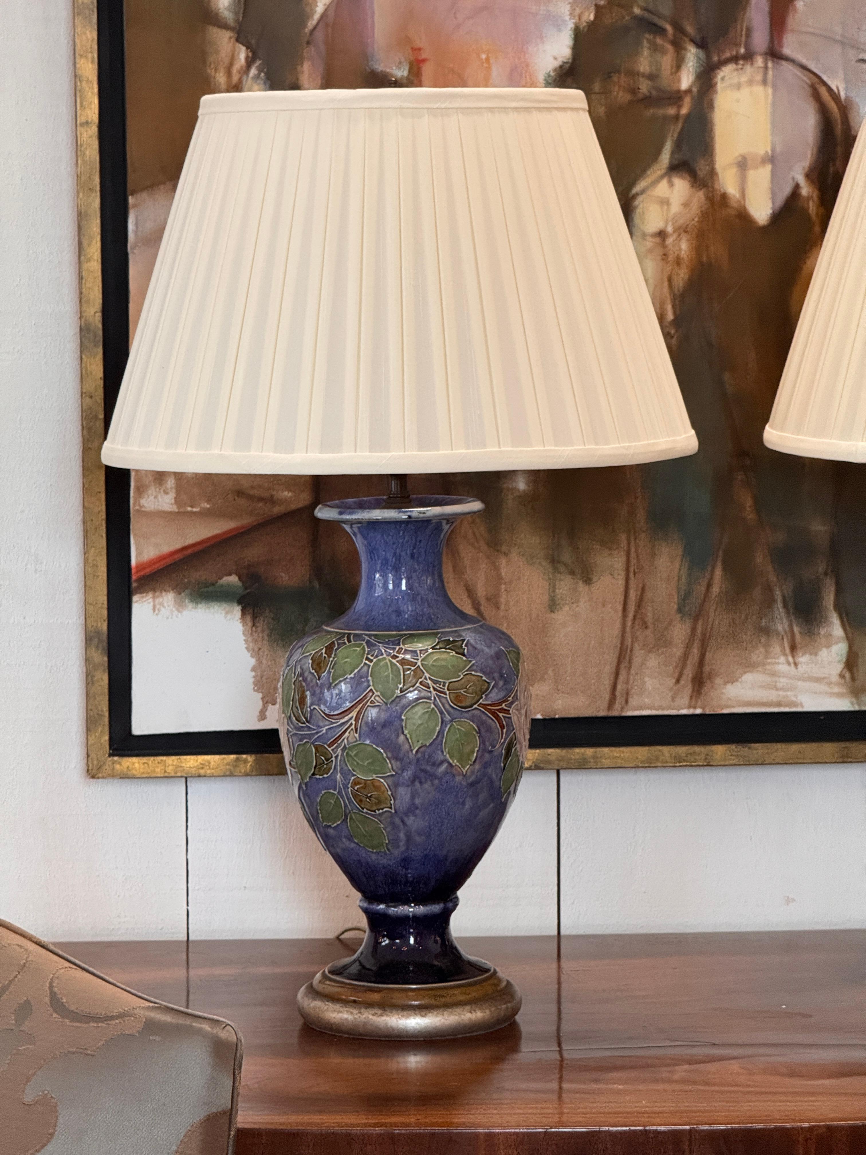 1950s Pair of Royal Doulton “Rose” Lamps (Mitte des 20. Jahrhunderts) im Angebot