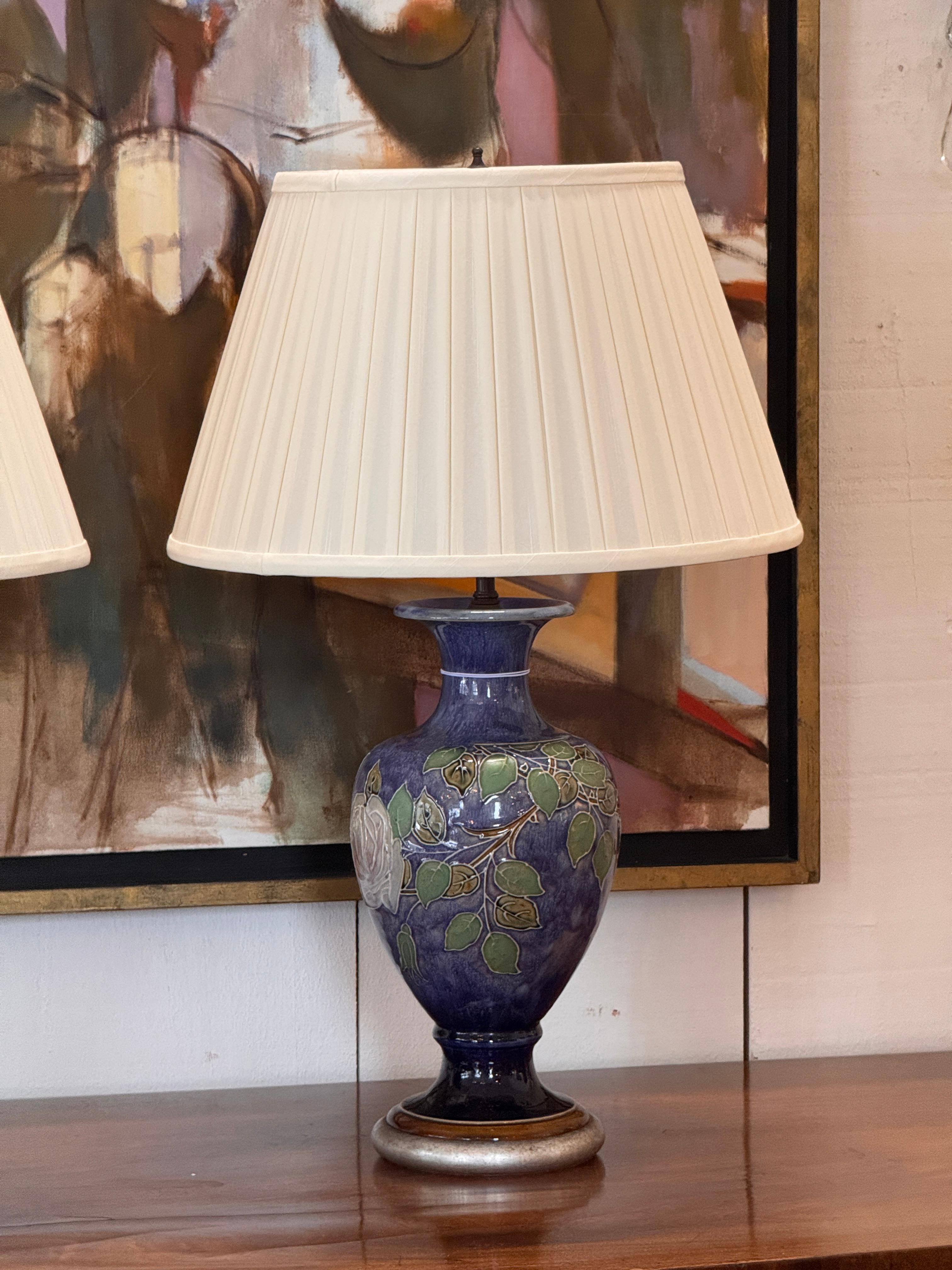 1950s Pair of Royal Doulton “Rose” Lamps (Keramik) im Angebot