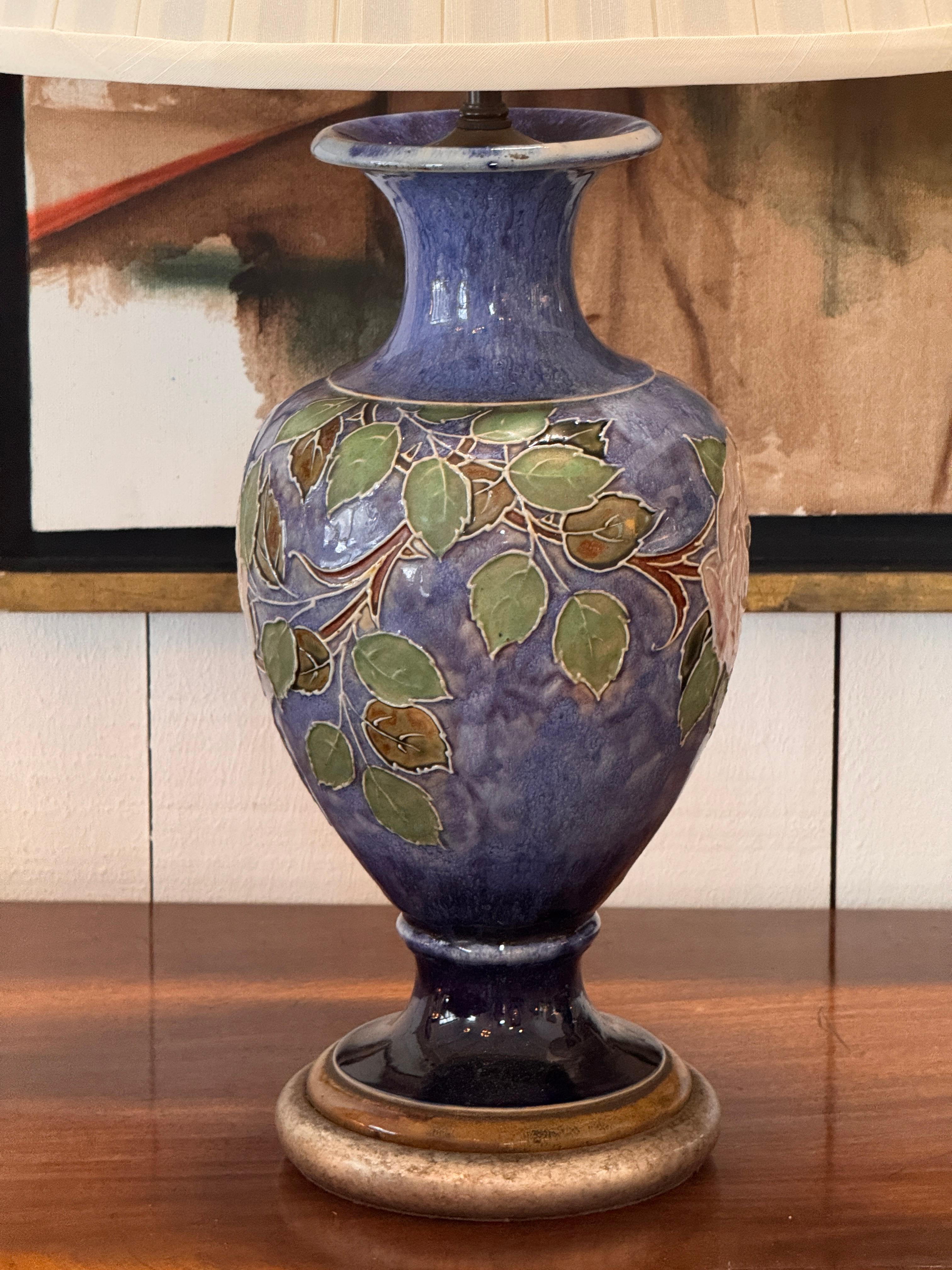 1950s Pair of Royal Doulton “Rose” Lamps im Angebot 1