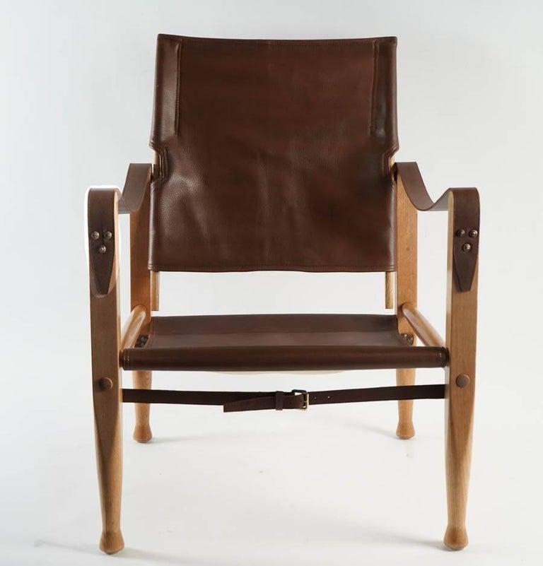 Pair of Kaare Klint Safari armchairs from the 50s for Rud Rasmussen
Inspired in 1937 by the colonial armchairs of English officers in Africa.
Elm wood frame with a neutral waxed finish. Brown patinated leather covering.
Excellent