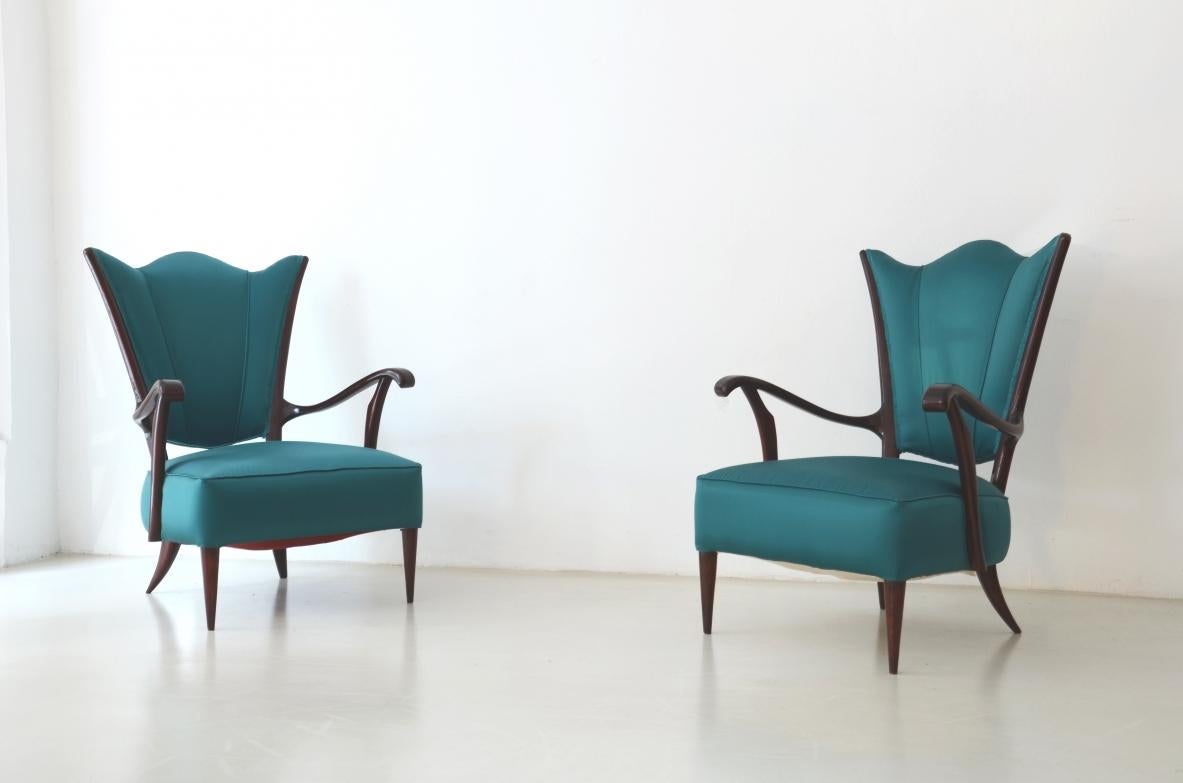 Mid-Century moderno Anni '50 Coppia di poltrone imbottite in raso in vendita