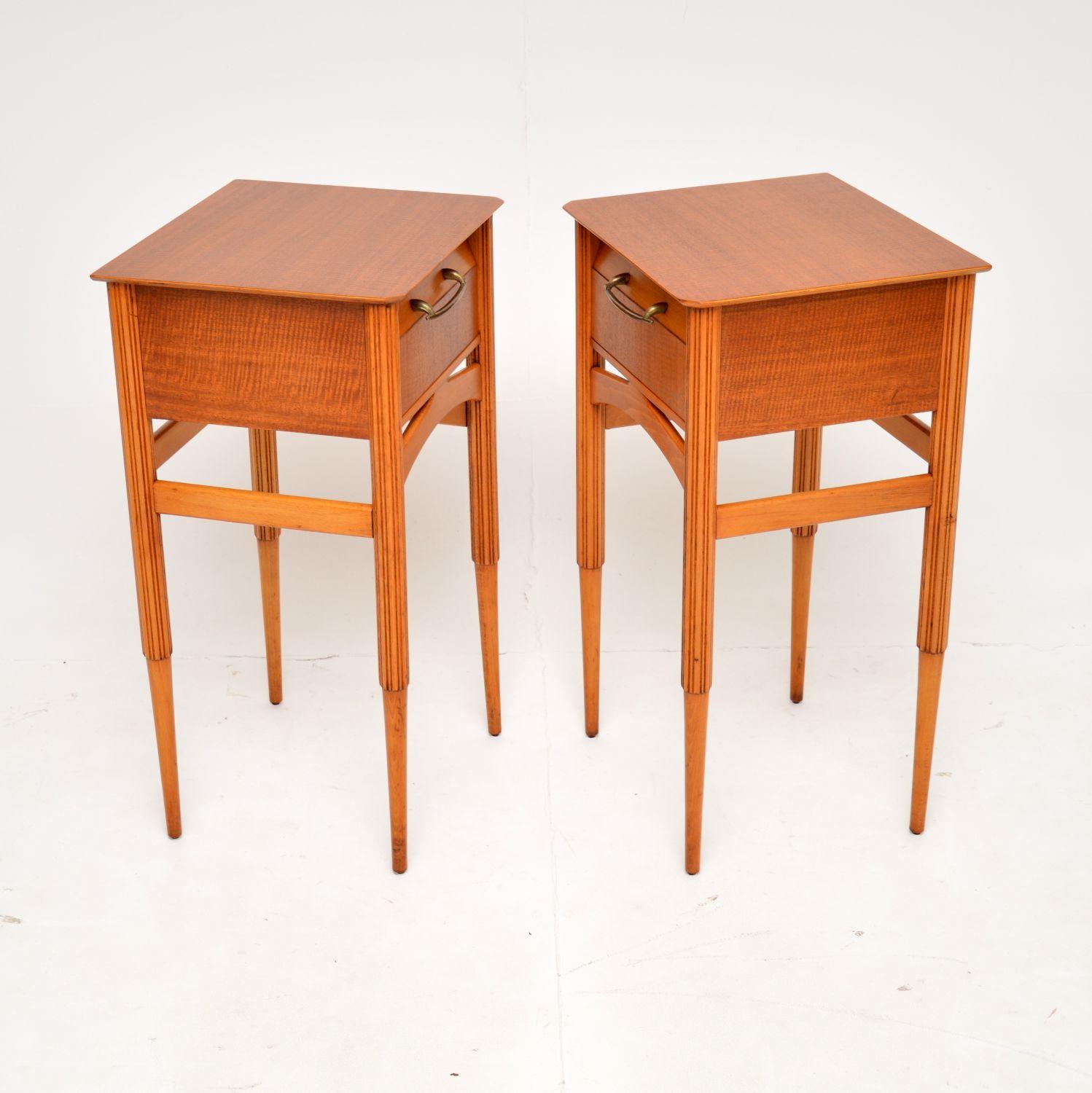 1950's Pair of Satin Wood Side / Bedside Tables In Good Condition In London, GB