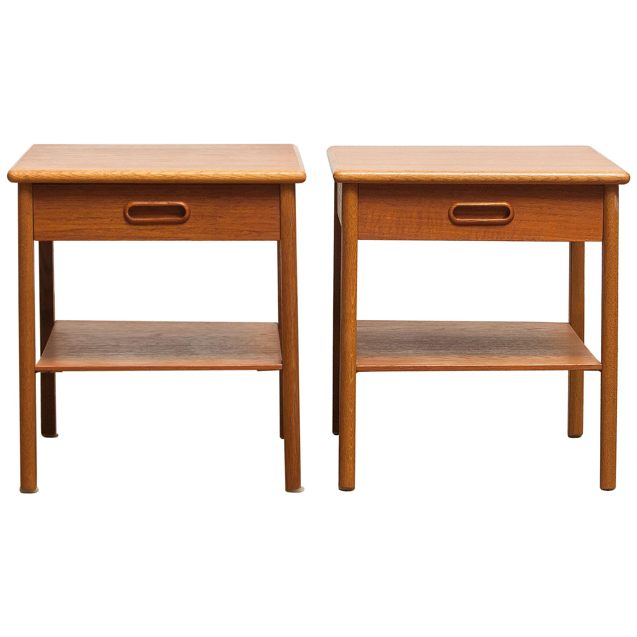 Beautiful pair of bedside tables from Sweden.
These tables are made of teak and they have a drawer.
They are in very nice condition.
Period 1950s.
Dimensions: H 39 cm, W 36 cm, D 48 cm.