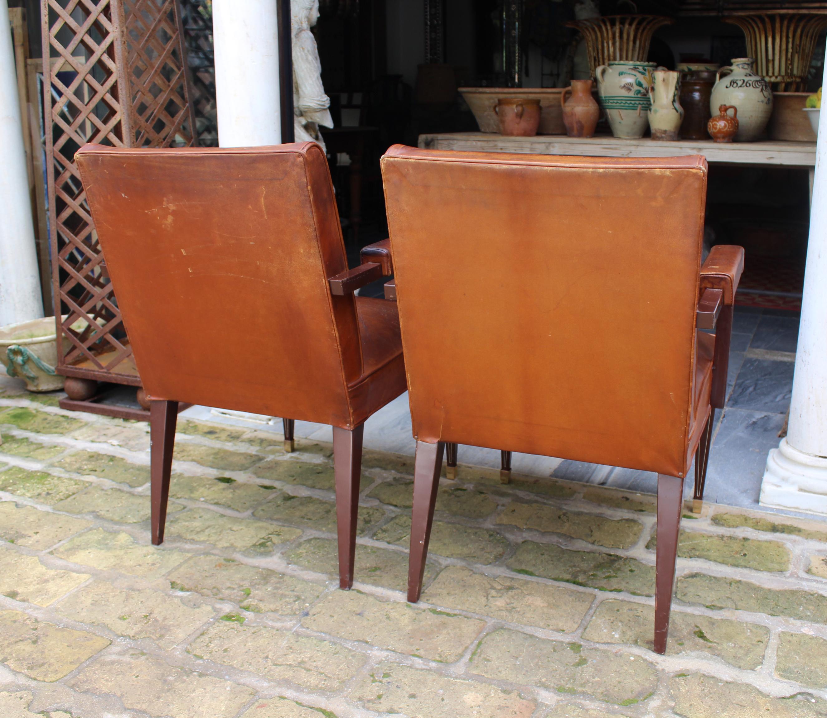 1950s Pair of Spanish Brown Leather and Brass Fittings Classical Armchairs For Sale 2