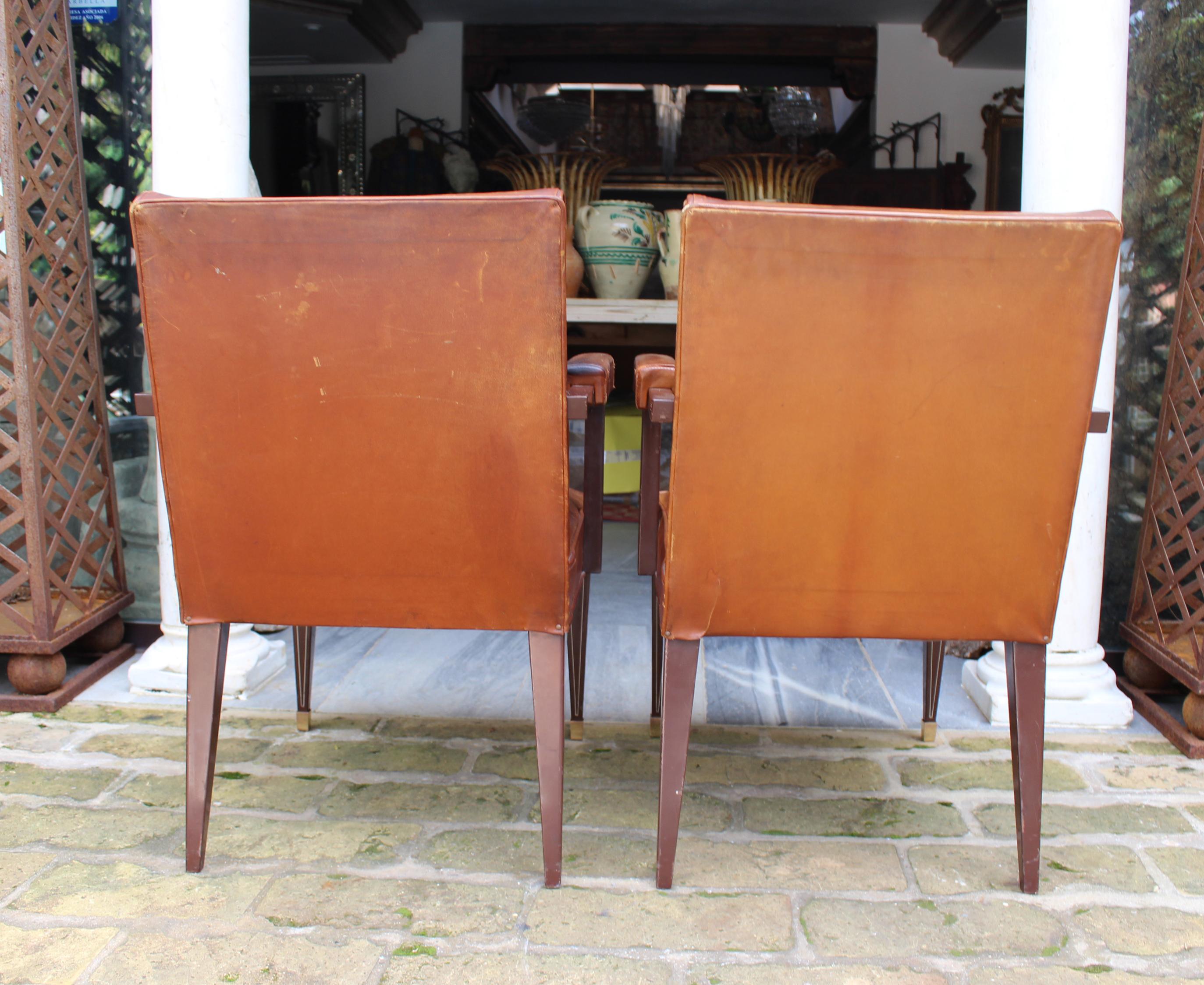 1950s Pair of Spanish Brown Leather and Brass Fittings Classical Armchairs For Sale 3