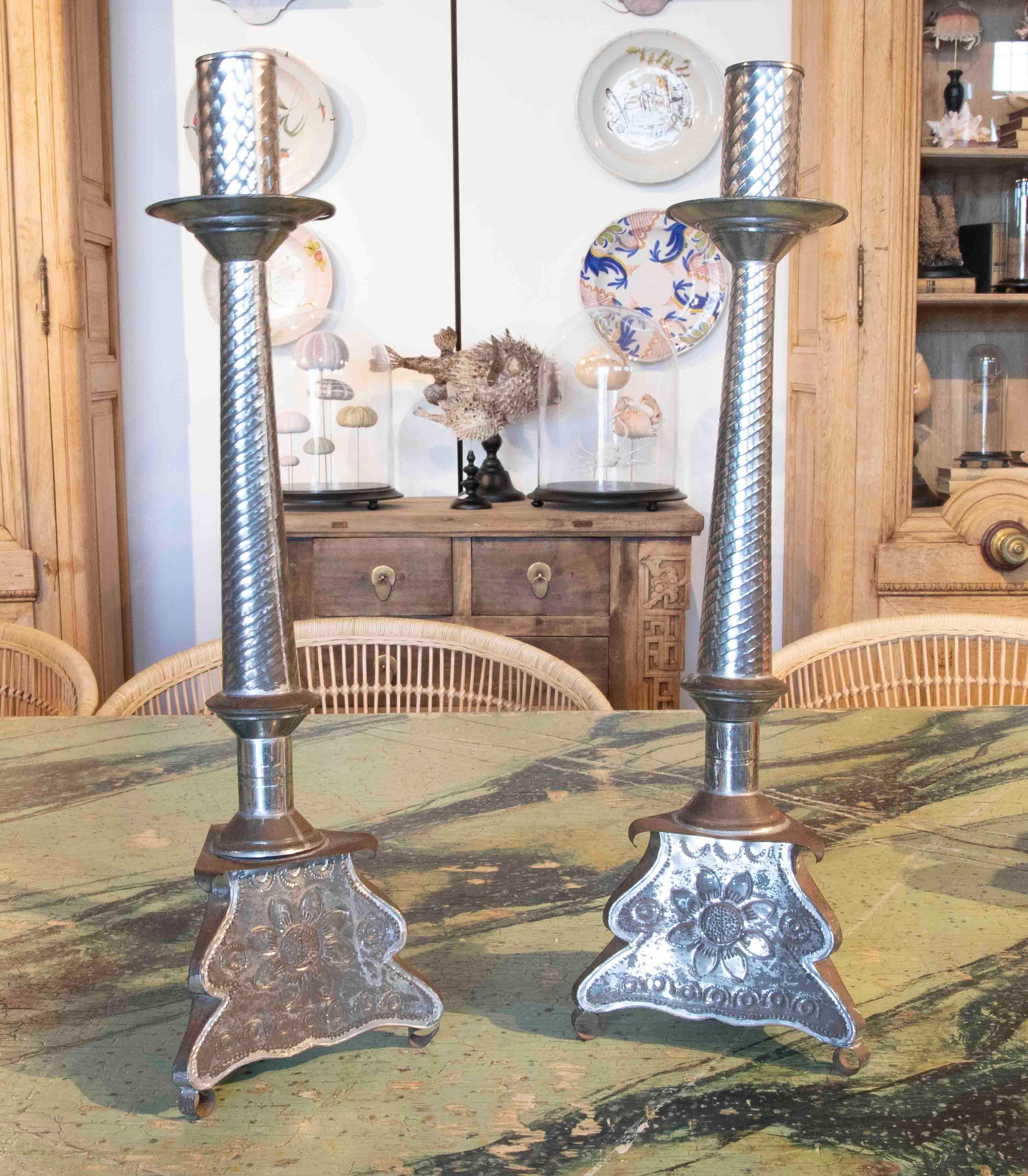 1950s Pair of Spanish Tin Candelabra In Good Condition For Sale In Marbella, ES