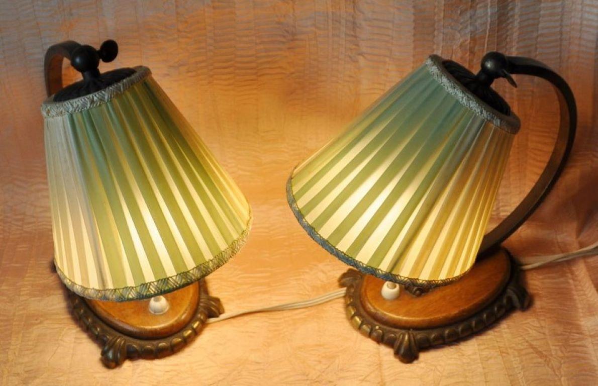 Paire de lampes de table suédoises à bras réglable en laiton avec abat-jour plissé, années 1950 Bon état - En vente à Frankfurt am Main, DE