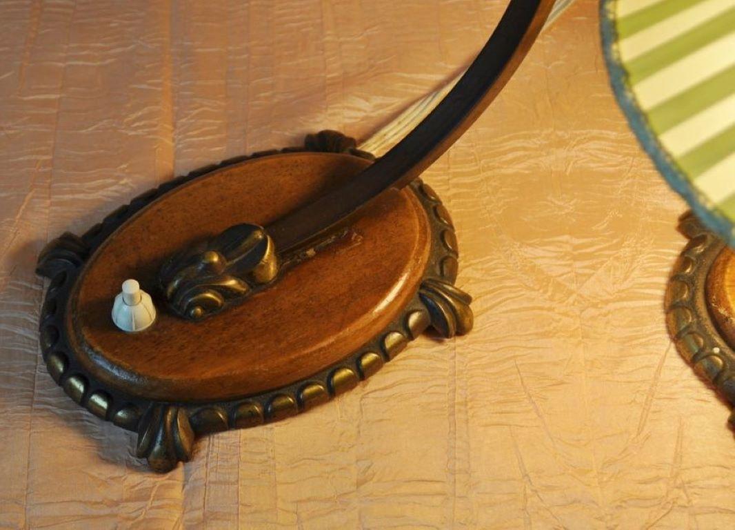 Paire de lampes de table suédoises à bras réglable en laiton avec abat-jour plissé, années 1950 en vente 1