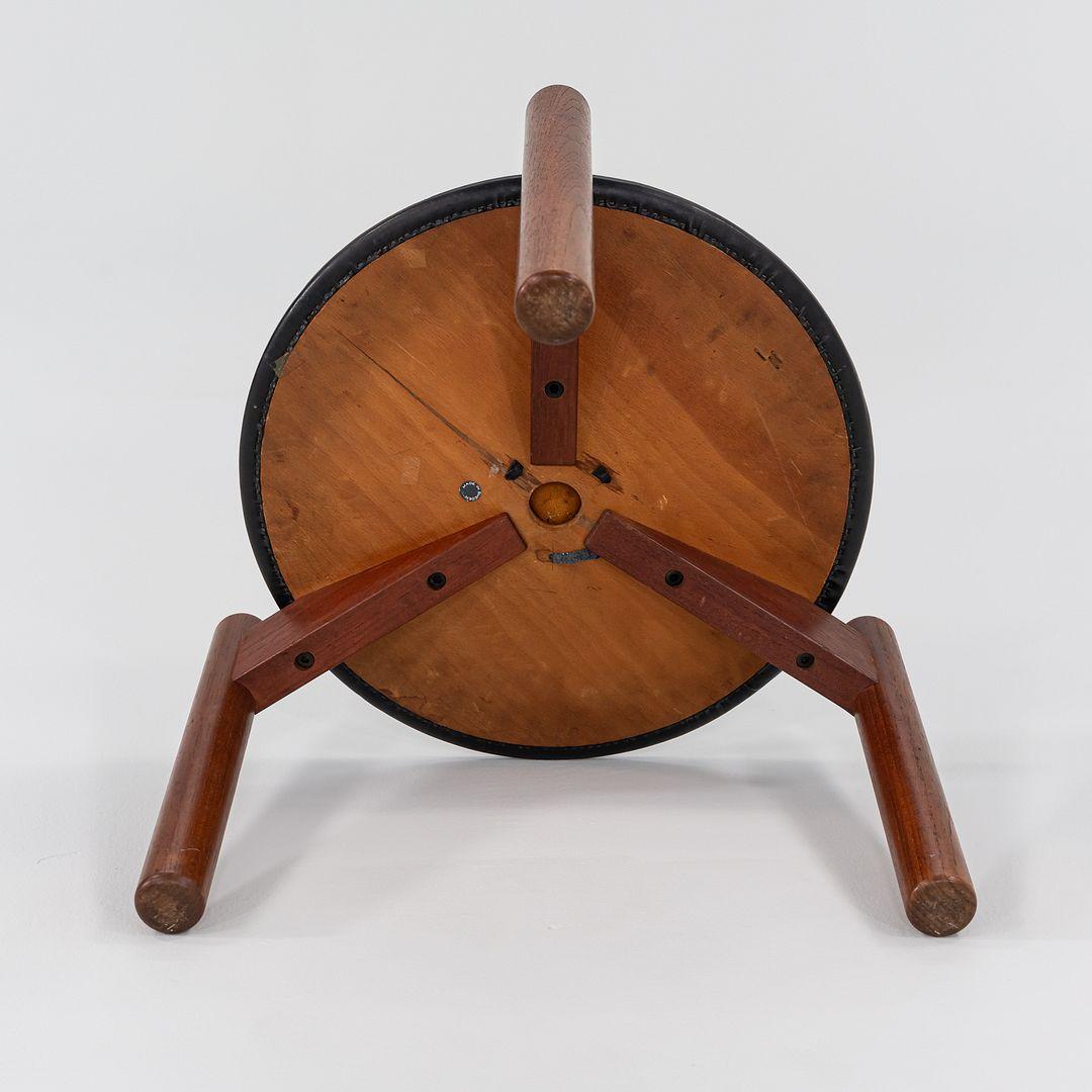 1950s Pair of Swedish Three Legged Stools by Uno & Osten Kristiansson for Luxus For Sale 4