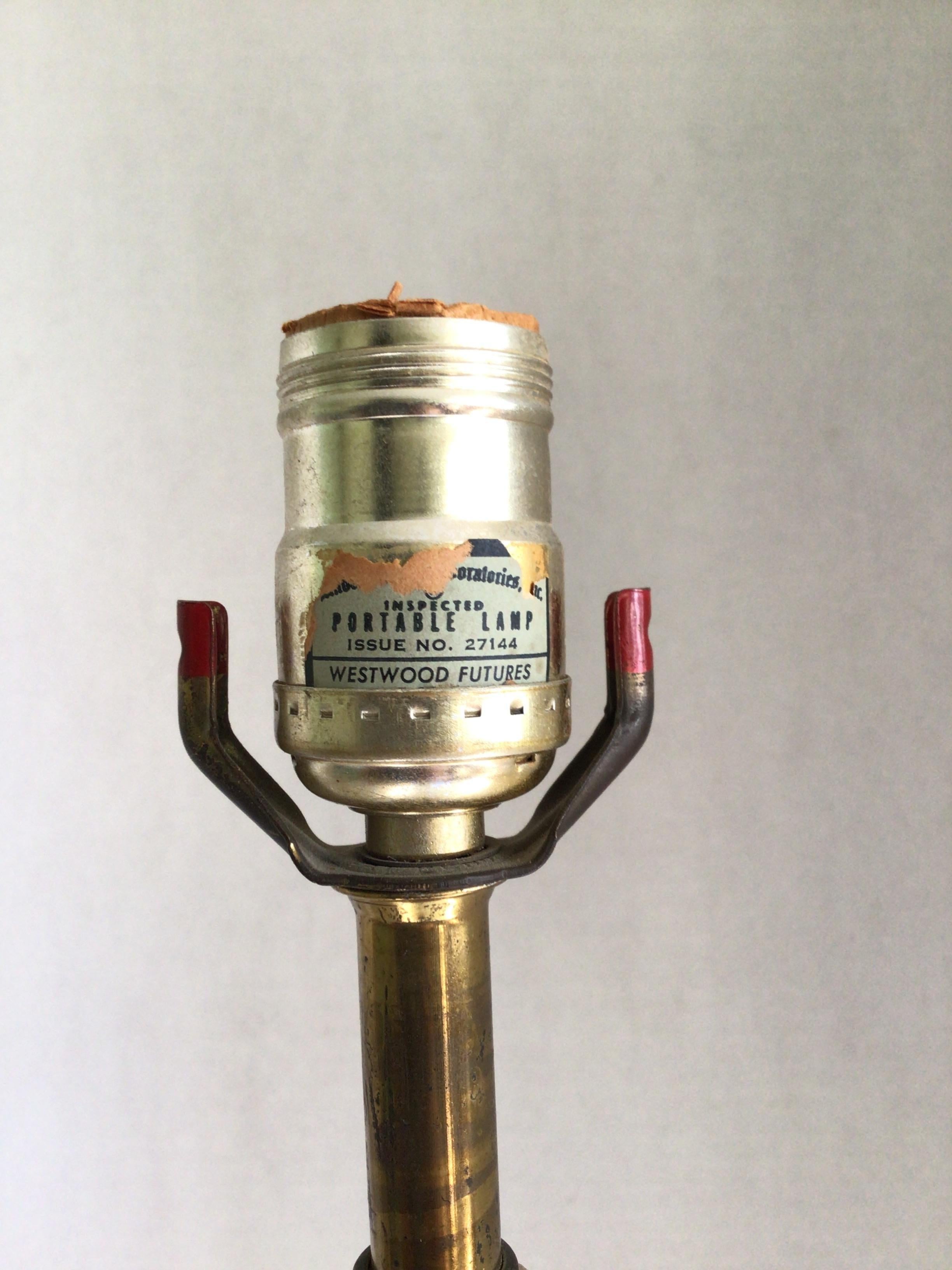 Paire de lampes de bureau des années 1950 en plâtre peint représentant des déesses asiatiques en vente 9