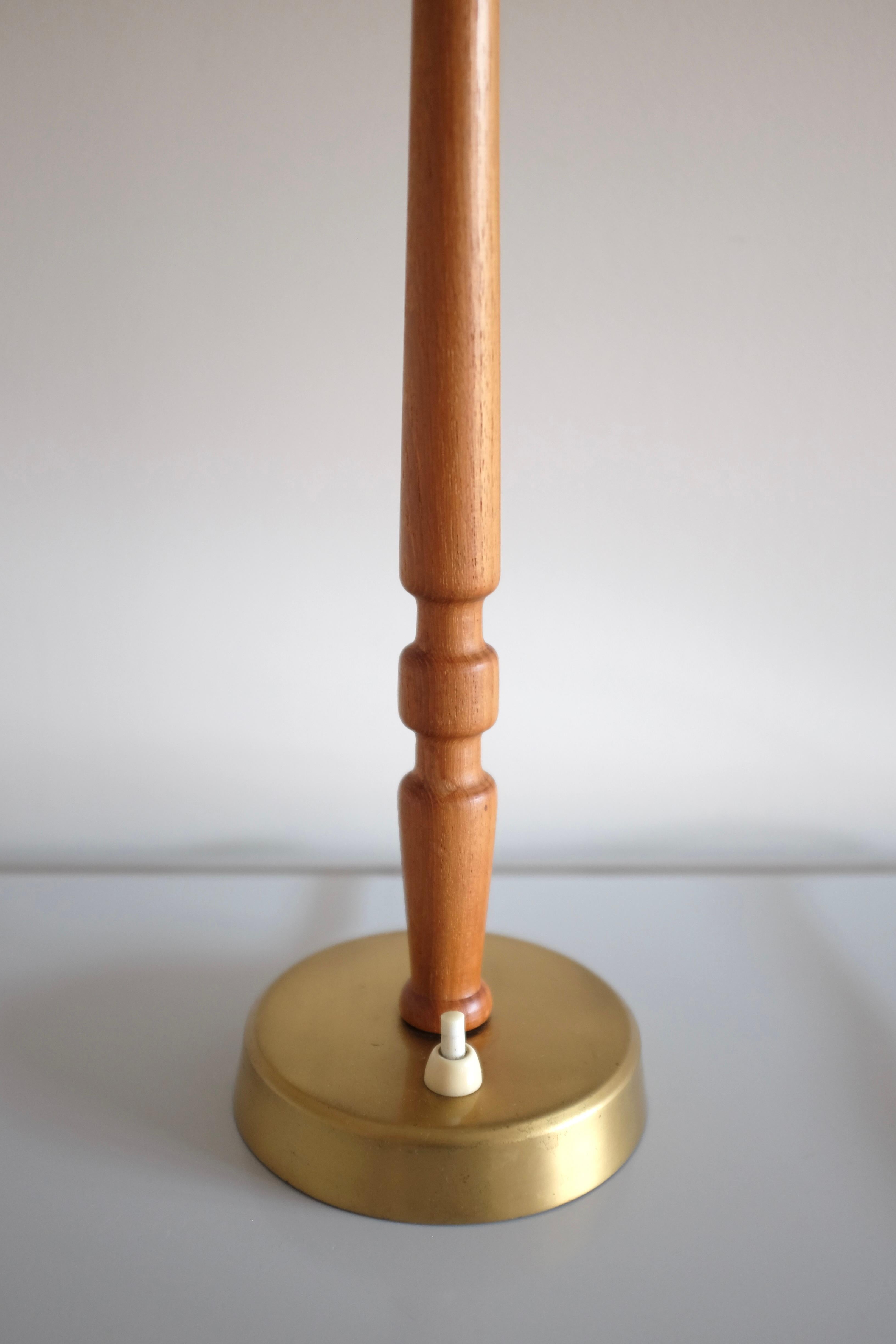 Años 50 Pareja de lámparas de mesa modelo 743 de Hans Bergström mediados del siglo XX en venta