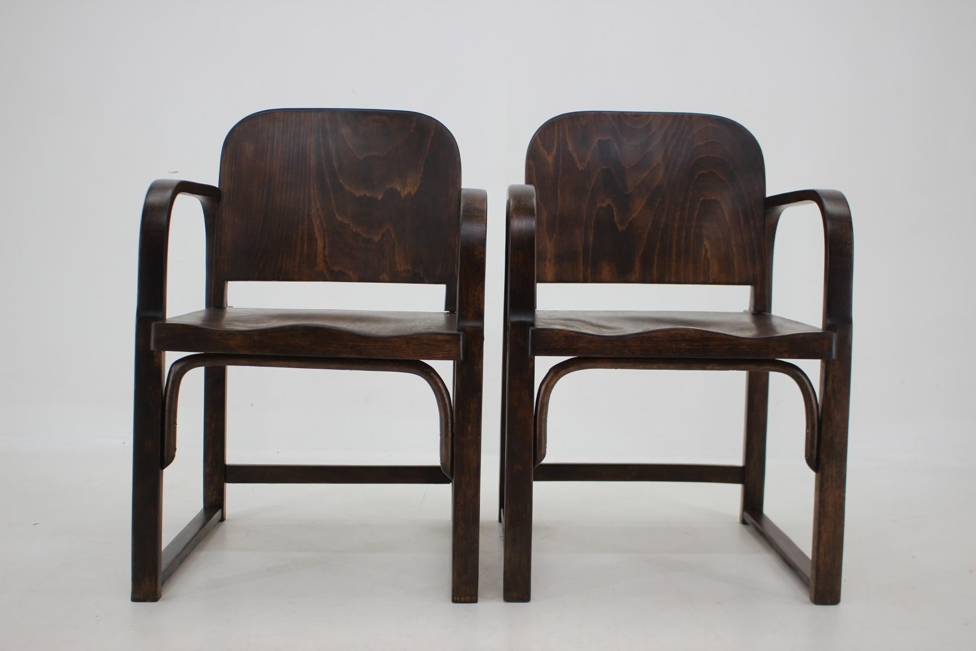 Mid-Century Modern 1930s Pair of Thonet Bentwood Armchairs A745 by Tatra, Czechoslovakia For Sale