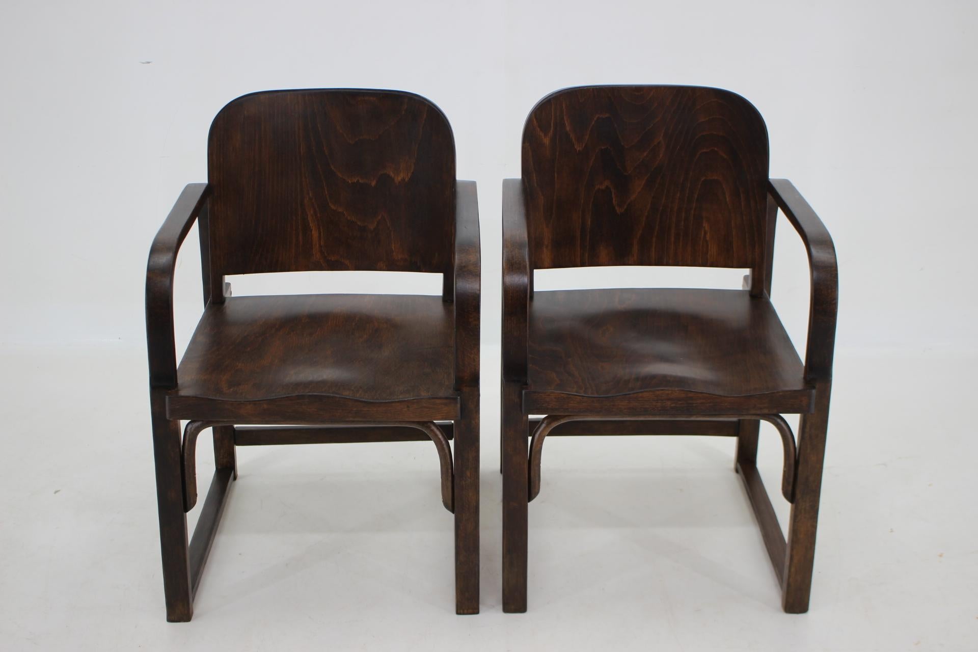 1930s Pair of Thonet Bentwood Armchairs A745 by Tatra, Czechoslovakia In Good Condition For Sale In Praha, CZ