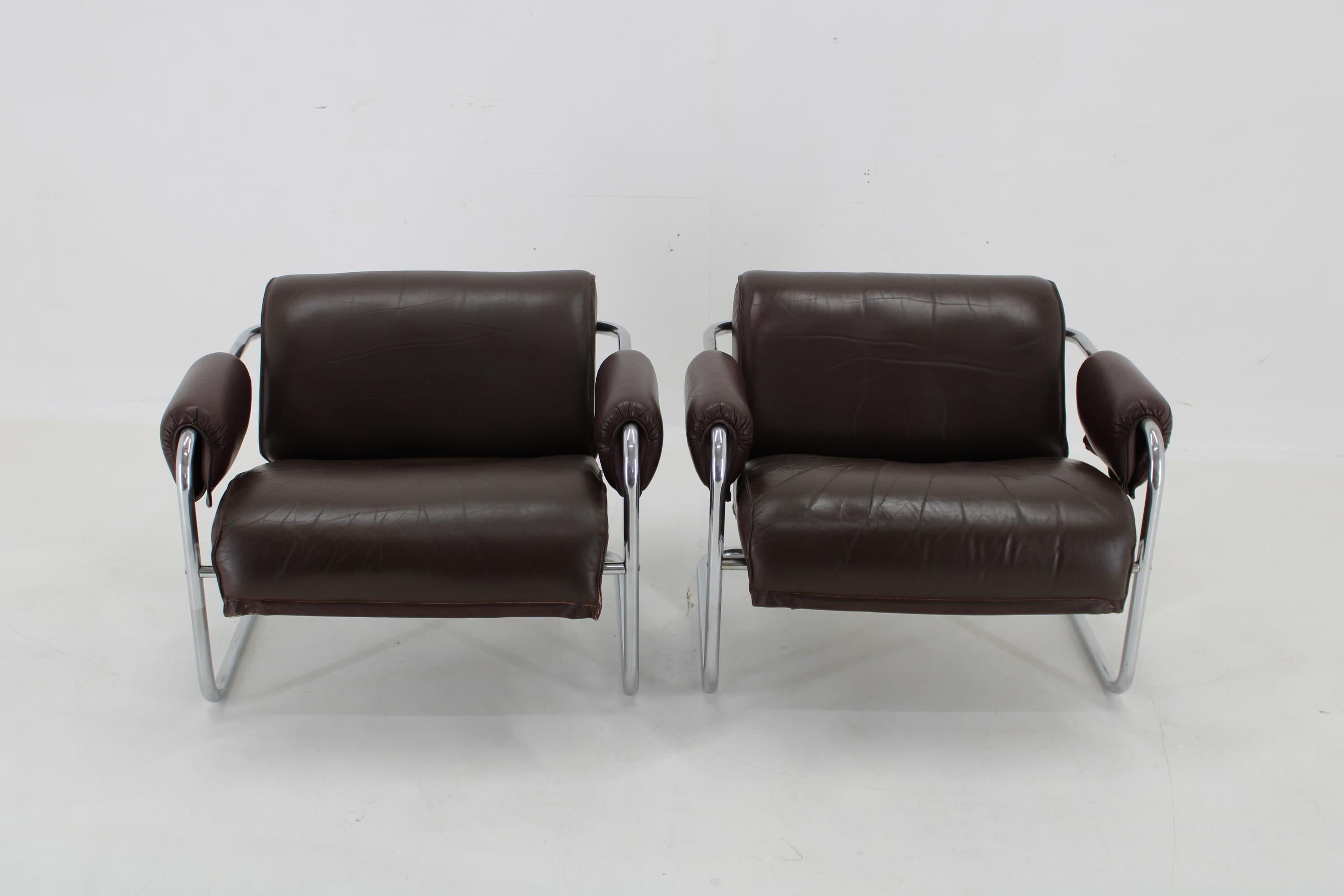 1950er Jahre Zwei Rohrsessel mit Lederbezug, Tschechoslowakei (Moderne der Mitte des Jahrhunderts) im Angebot