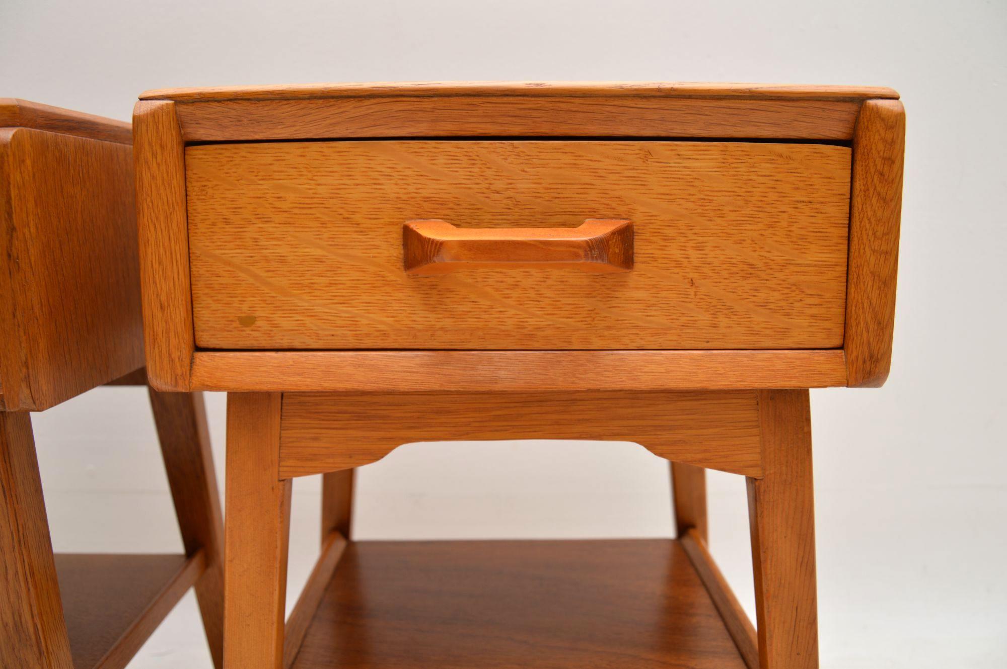 English 1950s Pair of Vintage Oak Bedside Tables