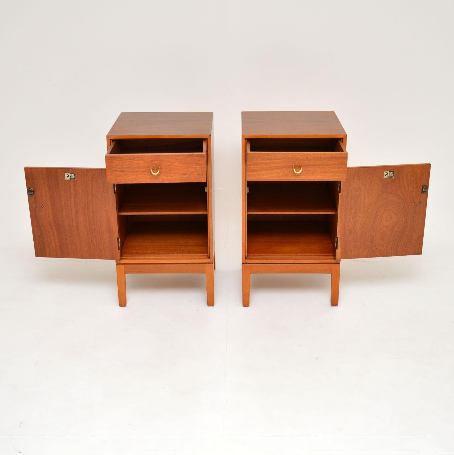 1950’s Pair of Vintage Walnut Bedside Cabinets by Stag In Good Condition In London, GB