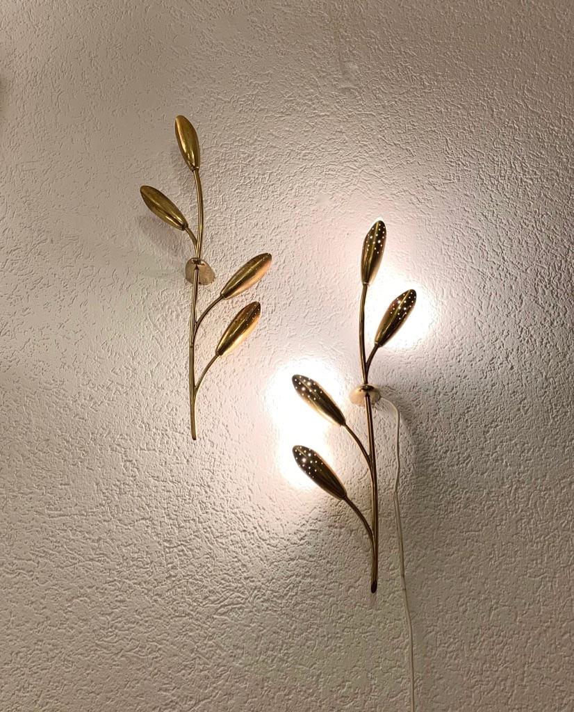 1950s pair of wall lights, brass branch shaped with perforated shades figurating flower buds.
Very decorative
Probably made by BAG Turgi, Switzerland.