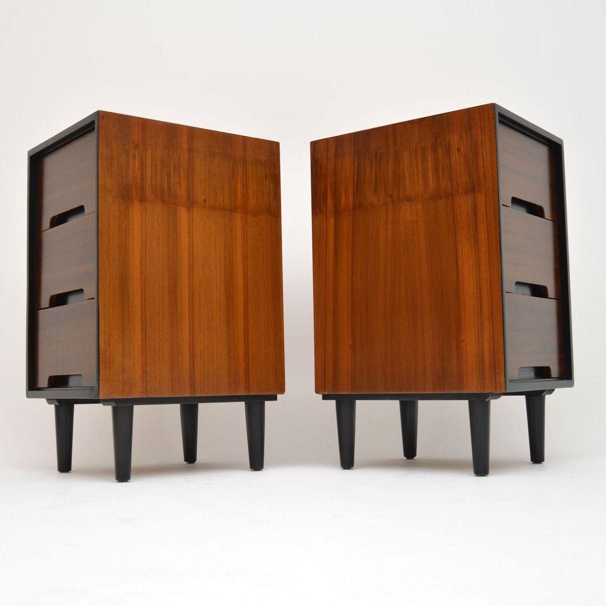 1950s Pair of Walnut Bedside Chests by John & Sylvia Reid for Stag In Good Condition In London, GB