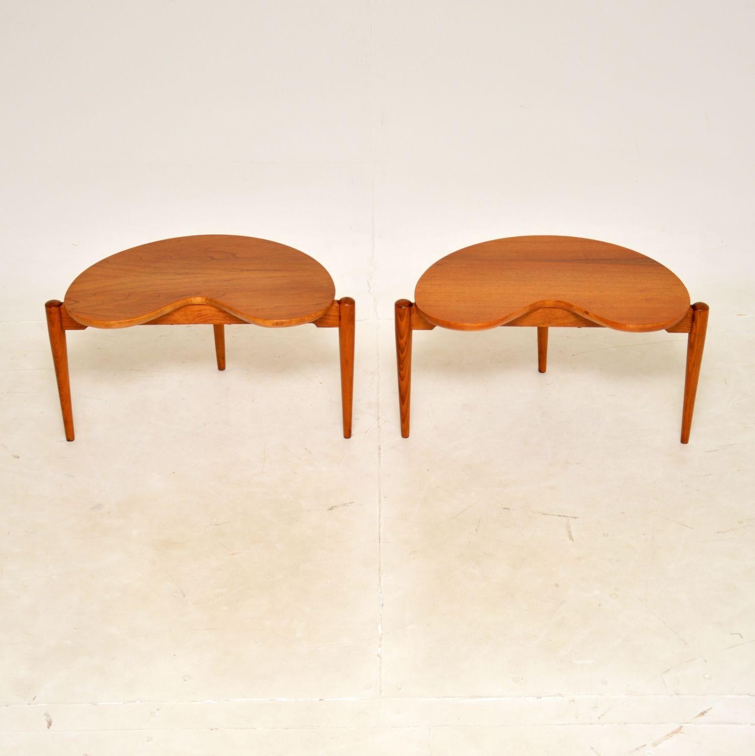 1950s Pair of Walnut Boomerang Side Tables In Good Condition In London, GB