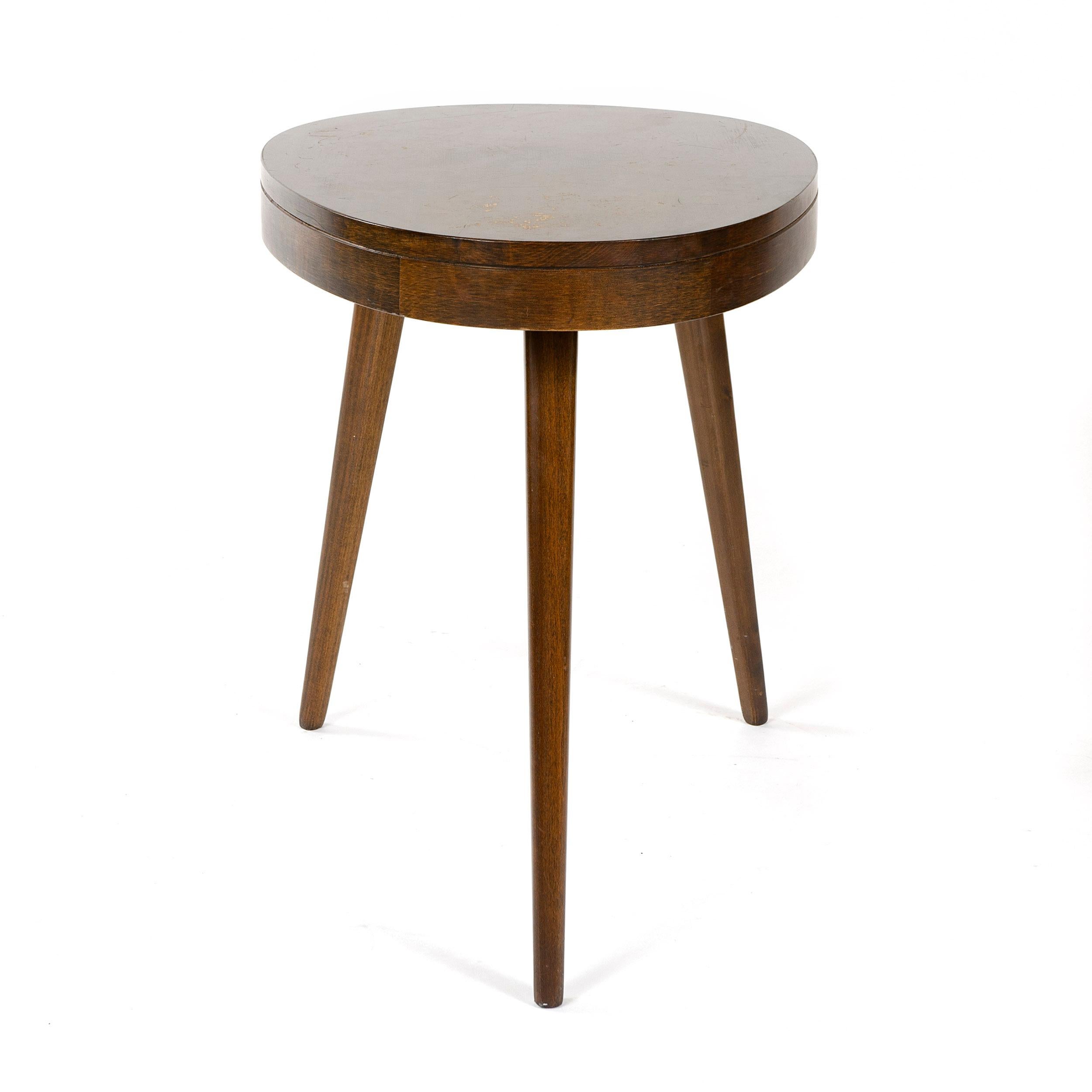 1950s Pair of Walnut Side Tables In Good Condition In Sagaponack, NY