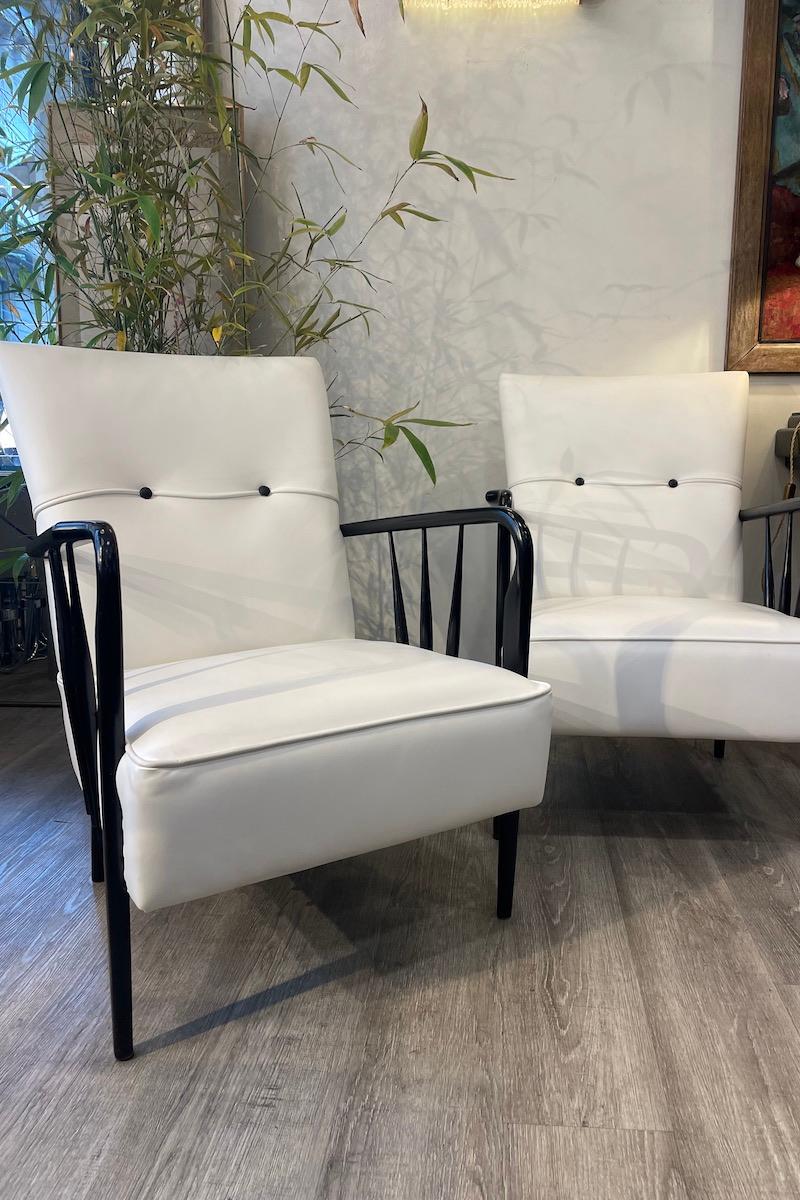 1950s Pair of White Armchairs White Leather Black Wood For Sale 7