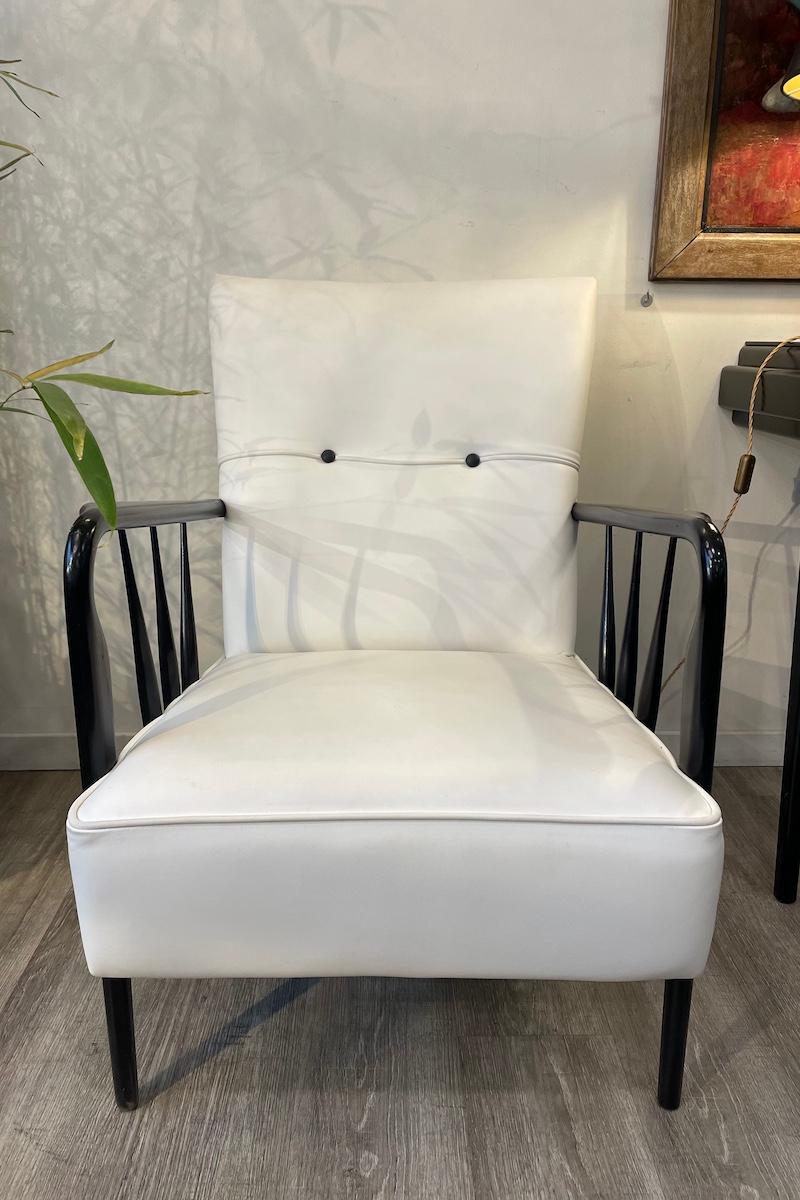 Italian 1950s Pair of White Armchairs White Leather Black Wood For Sale