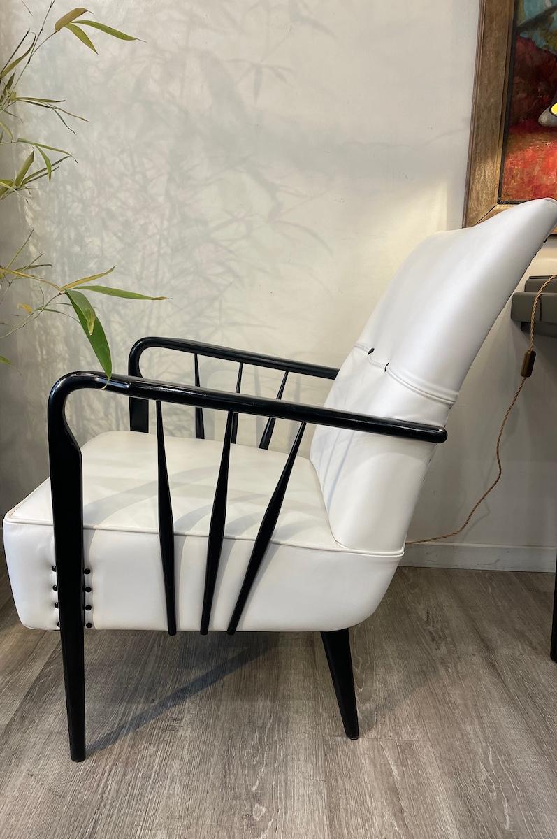 1950s Pair of White Armchairs White Leather Black Wood For Sale 2