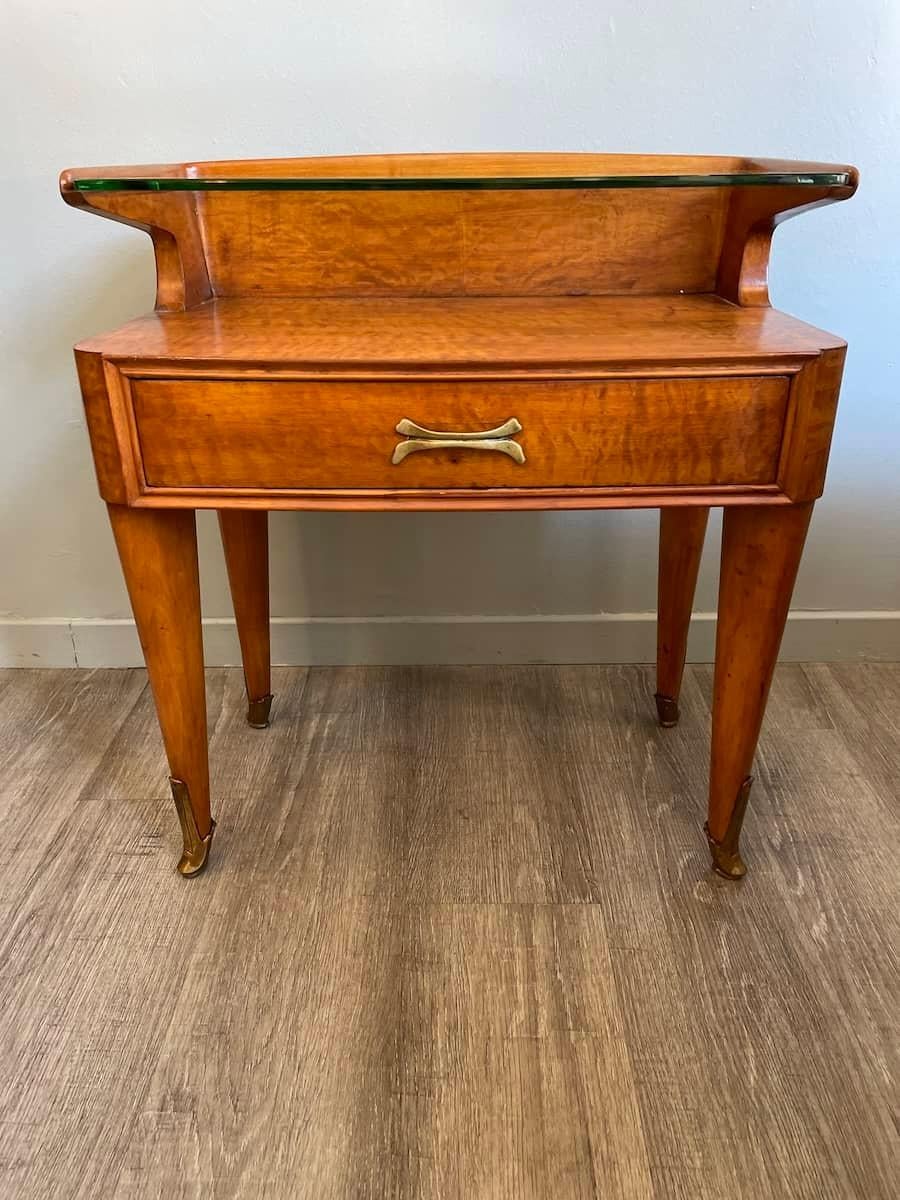 1950er Jahre Paar Nachttische aus Holz und Glas (Moderne der Mitte des Jahrhunderts) im Angebot