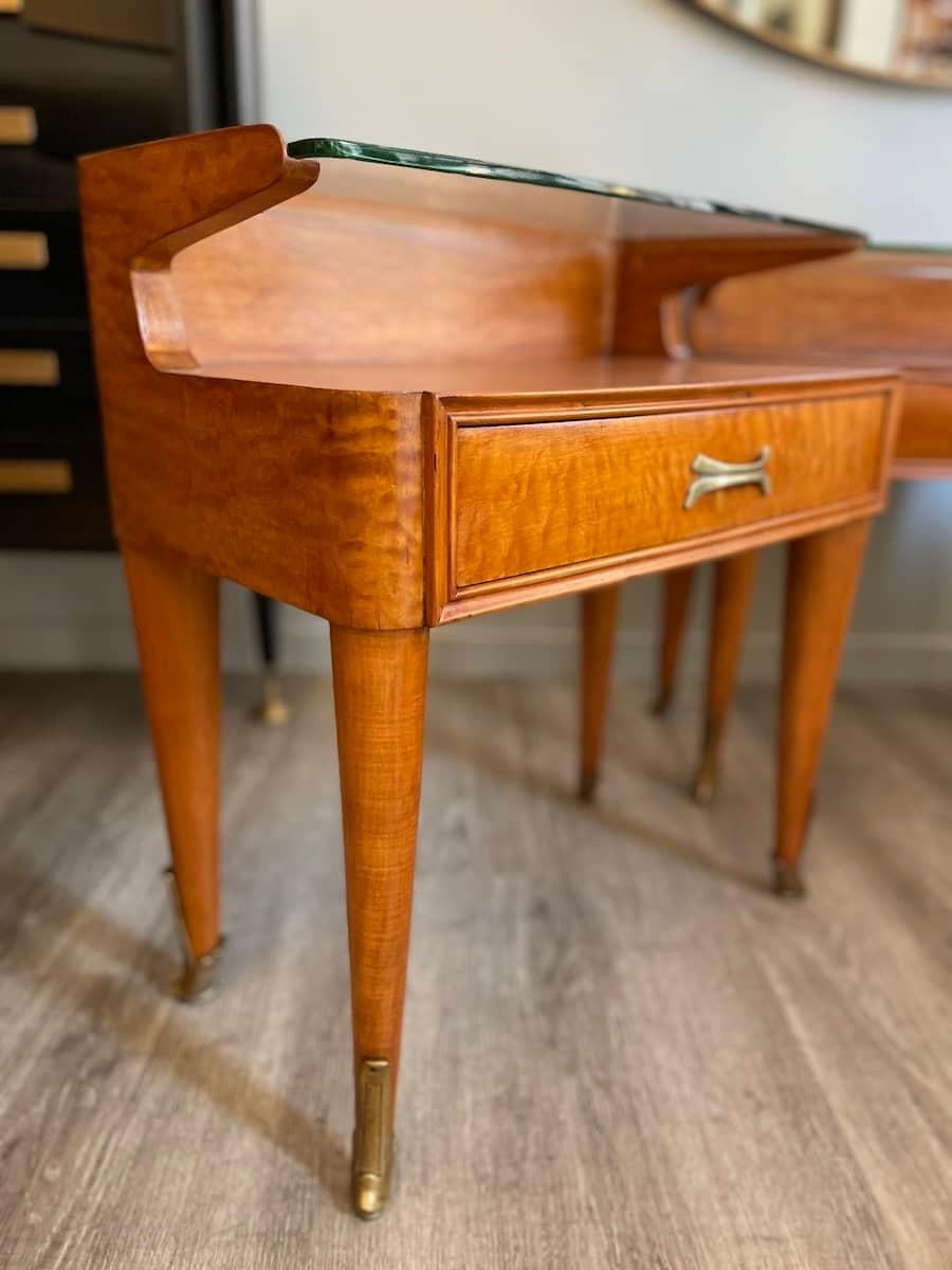 1950er Jahre Paar Nachttische aus Holz und Glas im Angebot 3