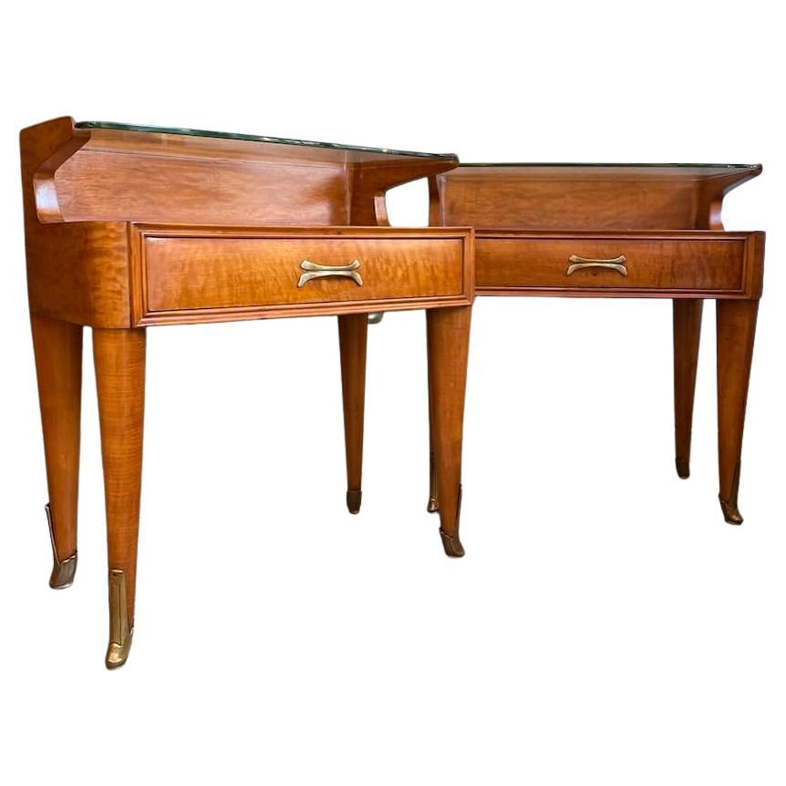 1950er Jahre Paar Nachttische aus Holz und Glas im Angebot