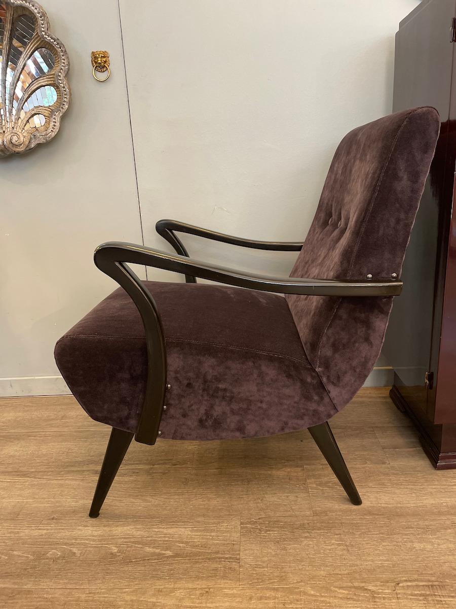 1950s Pair of Wooden Armchairs With Plum Velvet Upholstery For Sale 1