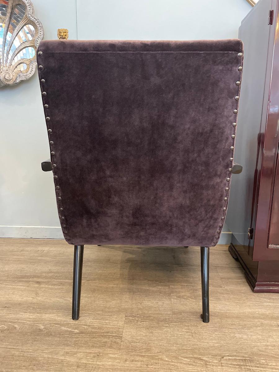 1950s Pair of Wooden Armchairs With Plum Velvet Upholstery For Sale 2