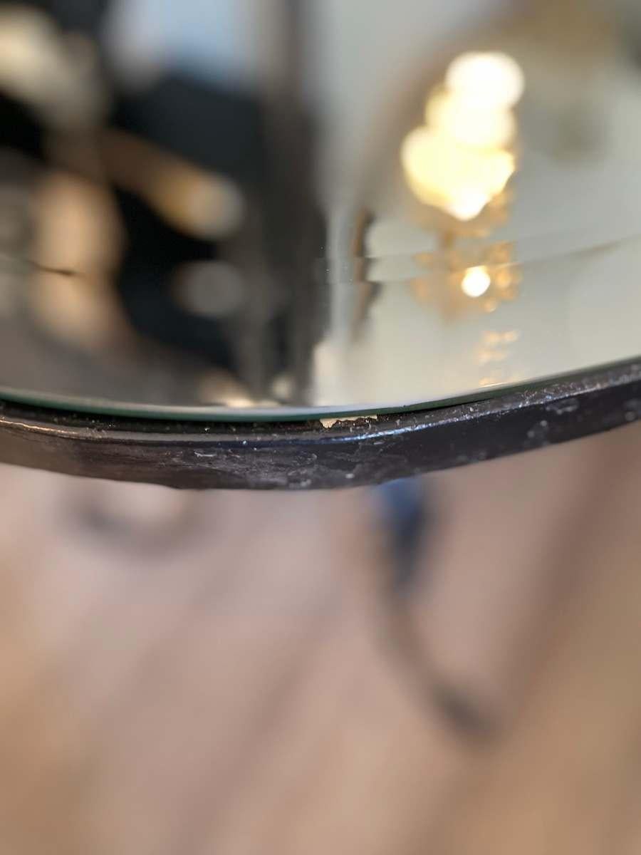 Paire de tables basses en fer forgé des années 1950 avec dessus en miroir en vente 11