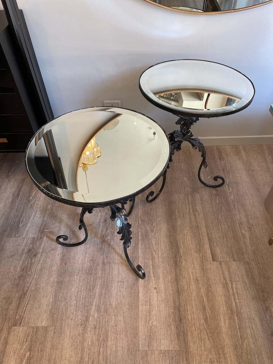 Miroir Paire de tables basses en fer forgé des années 1950 avec dessus en miroir en vente
