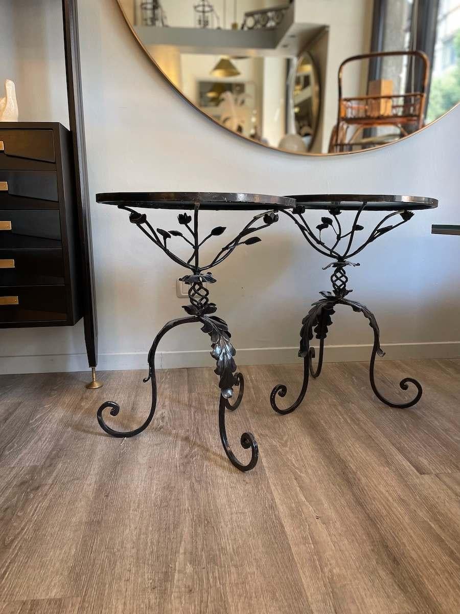 Paire de tables basses en fer forgé des années 1950 avec dessus en miroir en vente 3