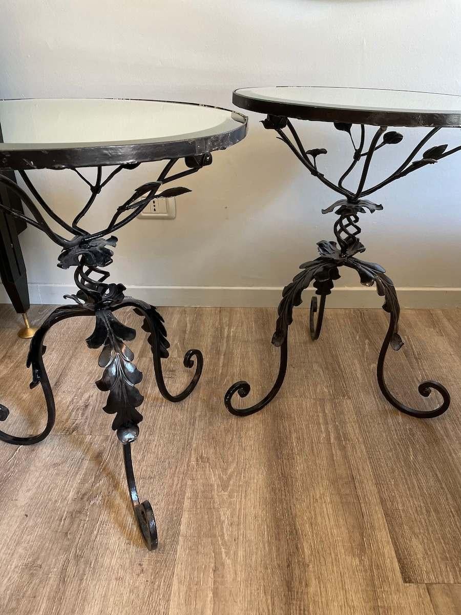 Paire de tables basses en fer forgé des années 1950 avec dessus en miroir en vente 4