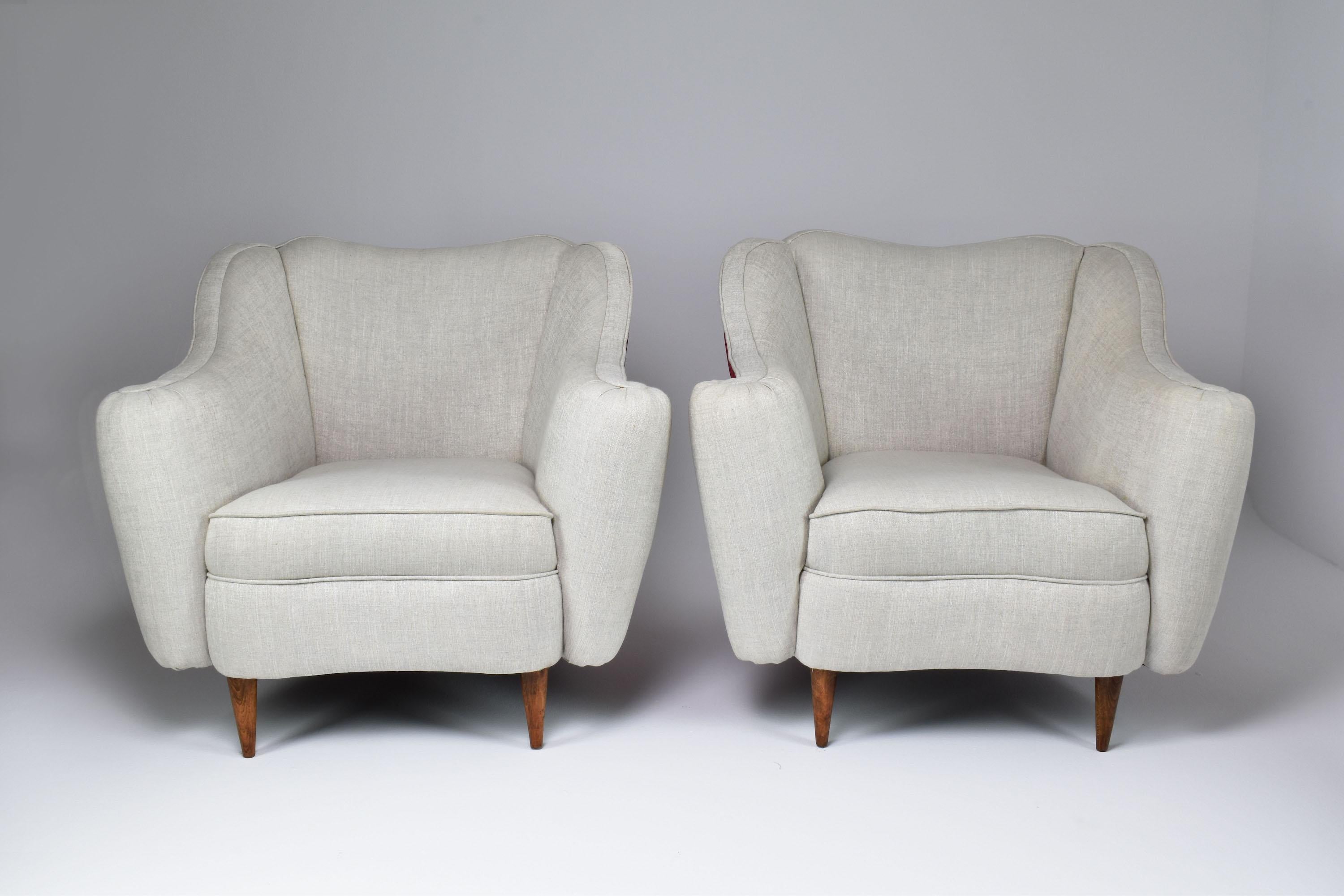 1950s Pairs of Restored Italian Armchairs   For Sale 5