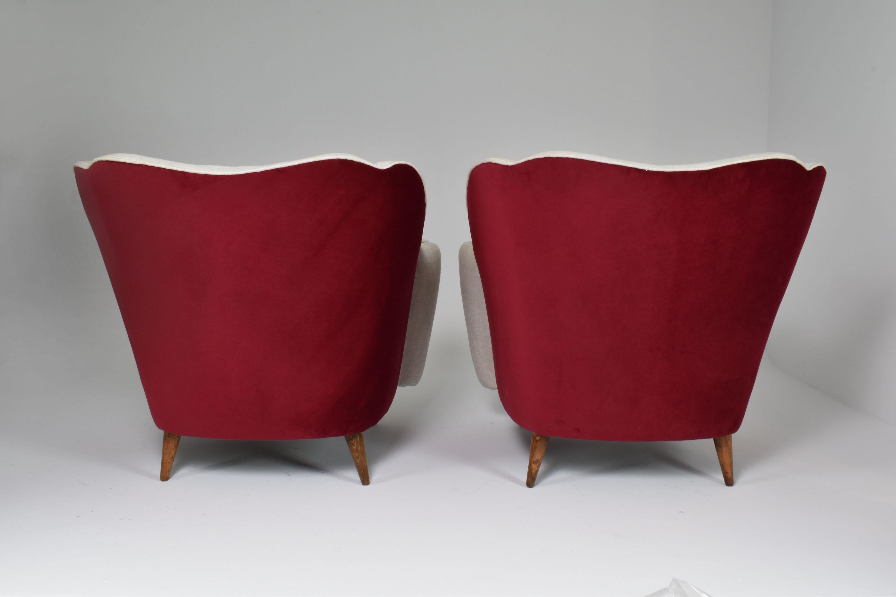 Paire de fauteuils italiens restaurés des années 1950   en vente 2