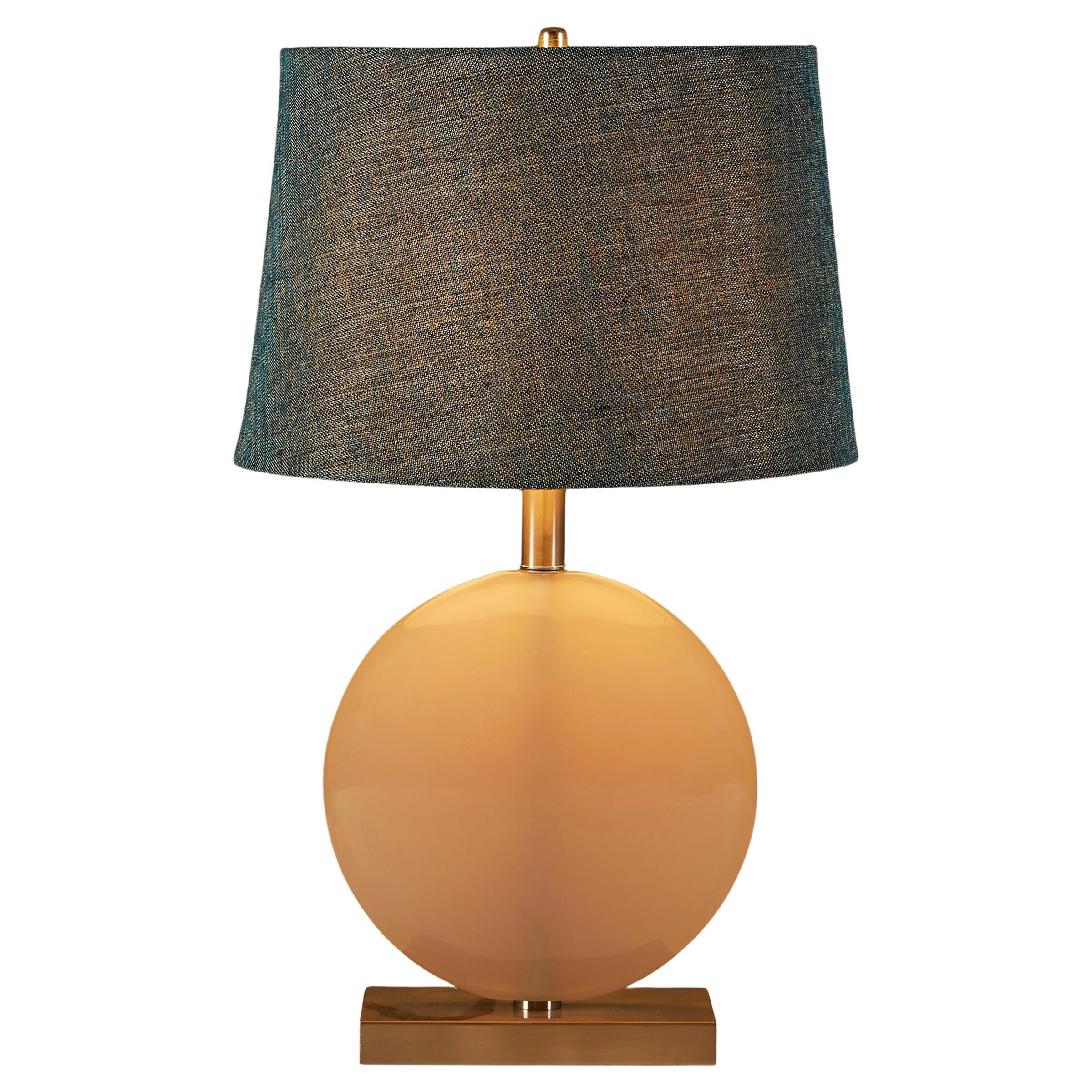 1950s pale pink Lucite disk lamp with chrome base In Good Condition For Sale In London, GB