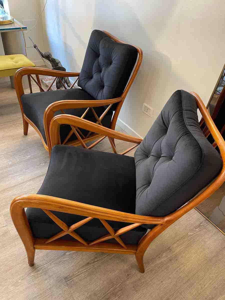 Paolo Buffa 1950s armchairs made of cherry wood. 

The structure of the armchairs is inlaid wood in the armrests, the backrest is made of wooden rods. 

The cushions have new upholstery and have been reupholstered in black velvet. 

Dimensions: 70 x