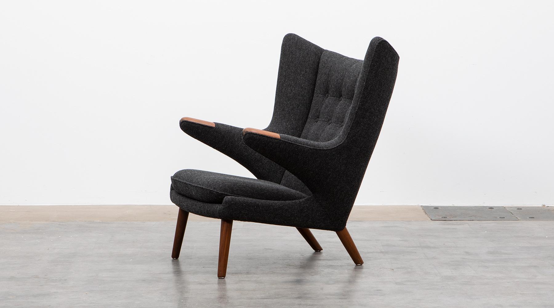 Papa Bear chair by Hans Wegner manufactured by A.P. Stolen, Denmark, 1951

Wonderful original Papa Bear chair designed by Hans Wegner. This ingenious piece comes in perfect condition, recently new upholstery with high-qualitiy woolen fabric in warm