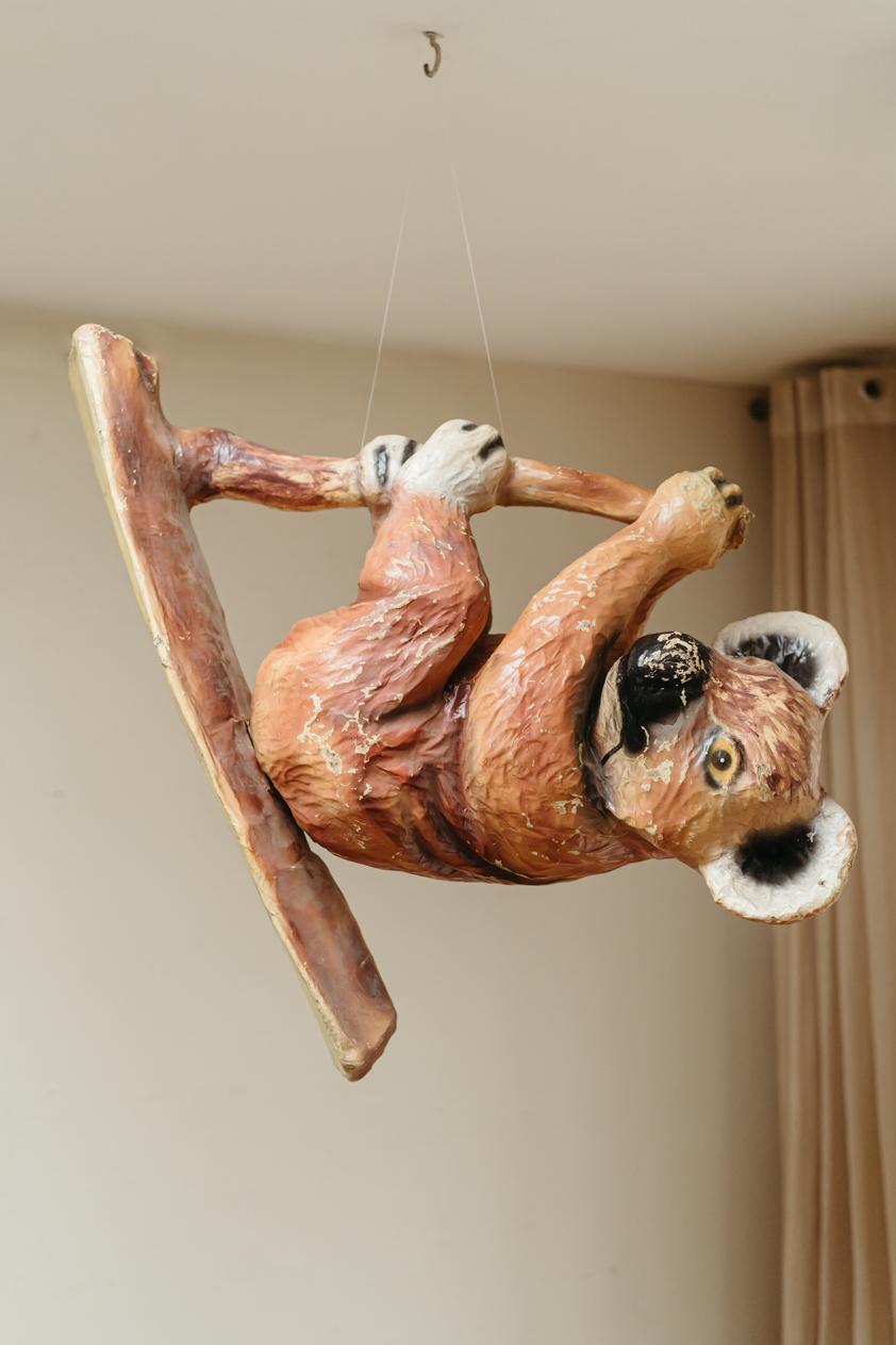 Peint à la main Koala en papier mâché des années 1950  en vente