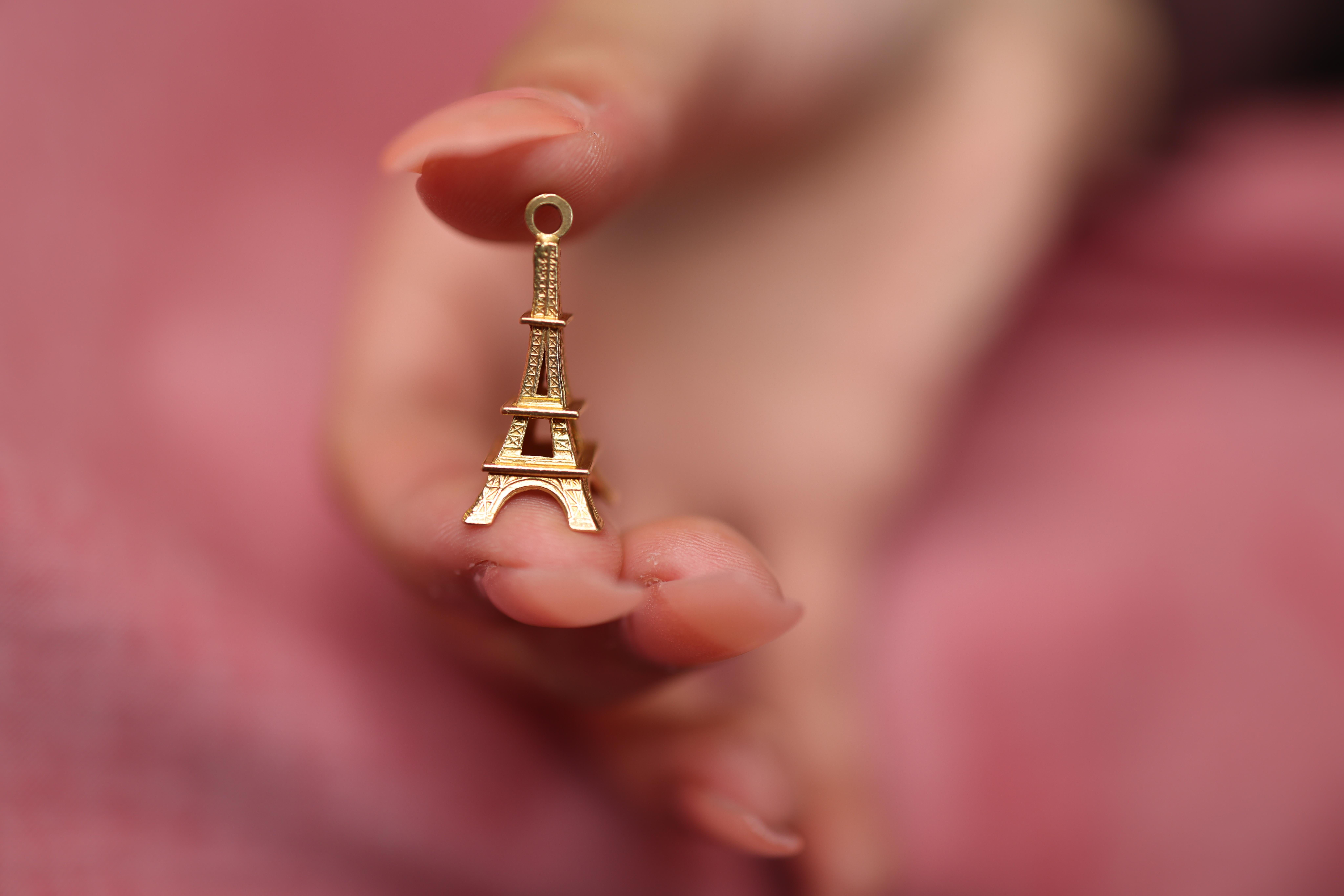 Women's or Men's 1950s Paris Eiffel Tower Charm Set in 18 Karat Yellow Gold