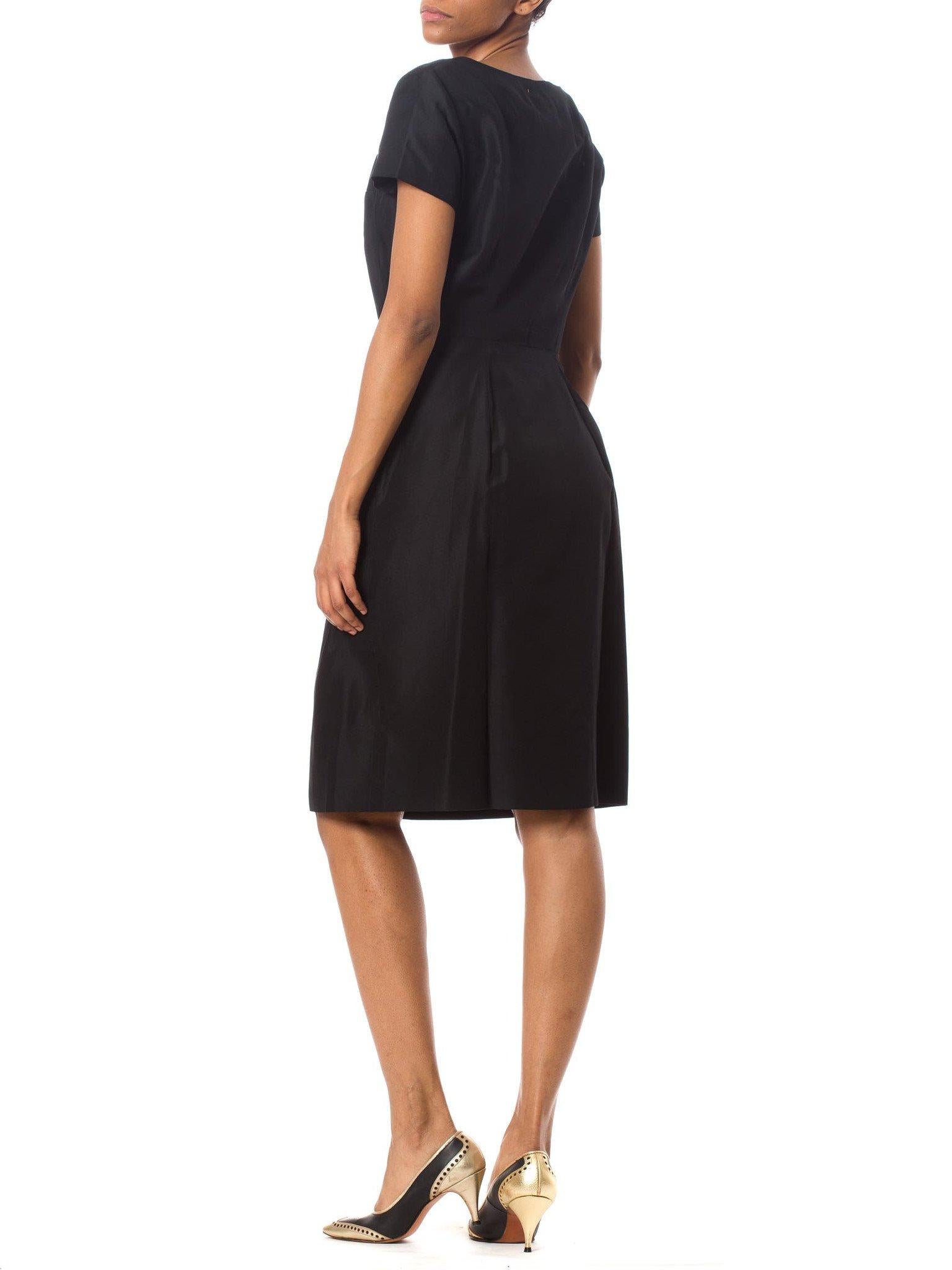 Abito LBD 1950S PARNES FEINSTEIN in Faille di seta nero a maniche corte e aderente 1
