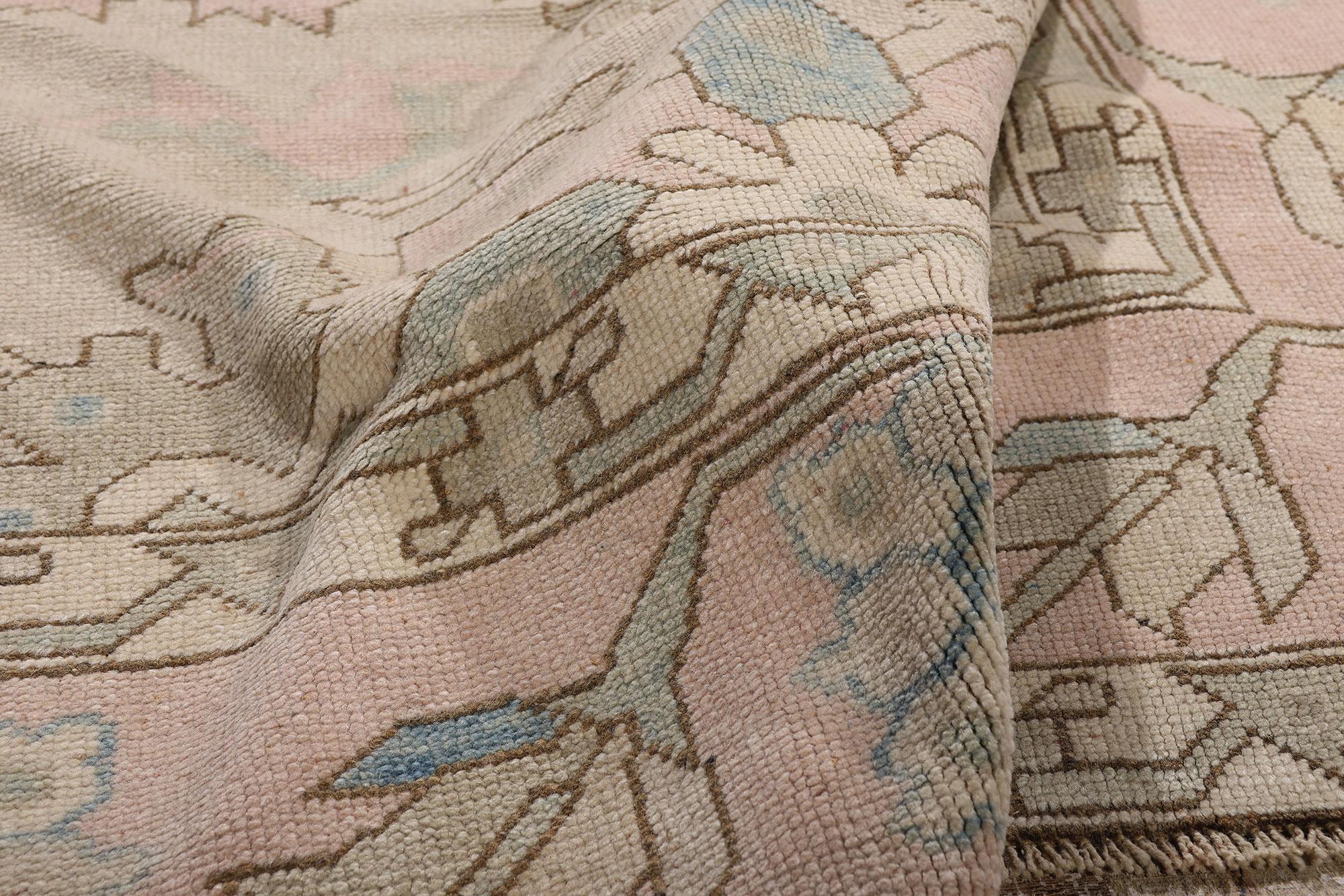 1950's Pastel Turkish Oushak Carpet with Modern Style en venta 3