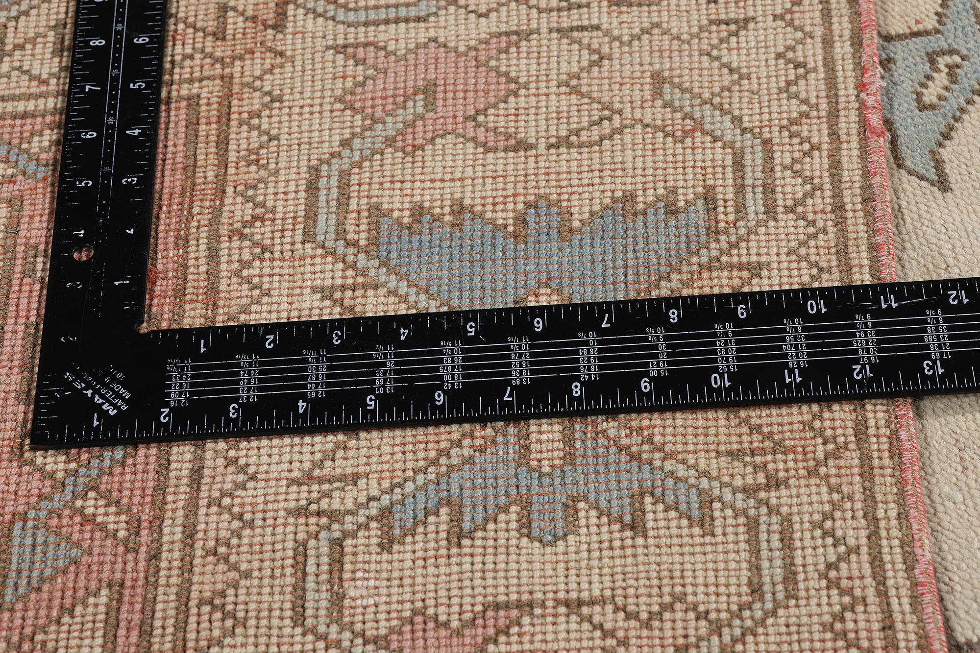 1950's Pastel Turkish Oushak Carpet with Modern Style en venta 4