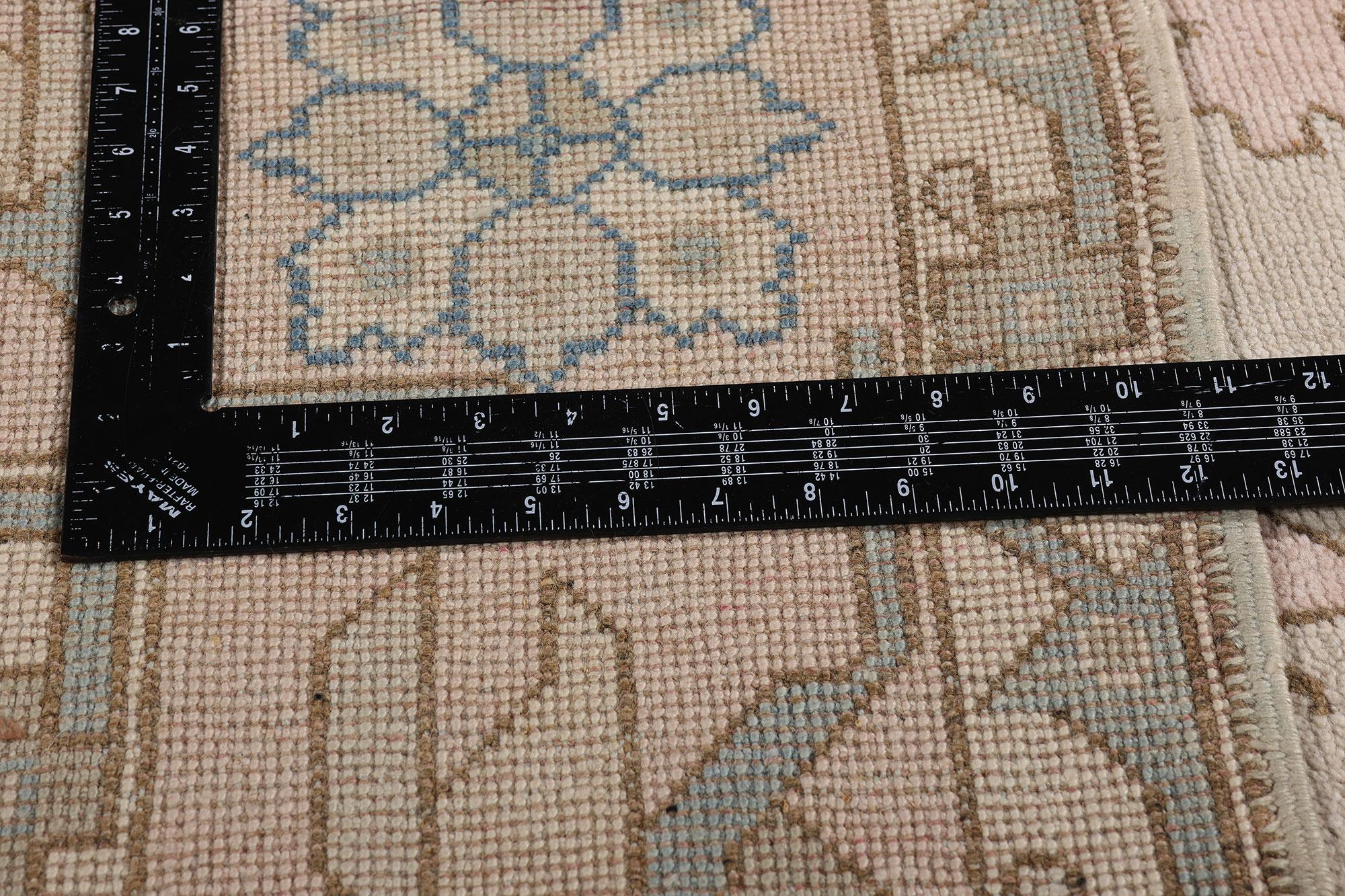 1950's Pastel Turkish Oushak Carpet with Modern Style en venta 4