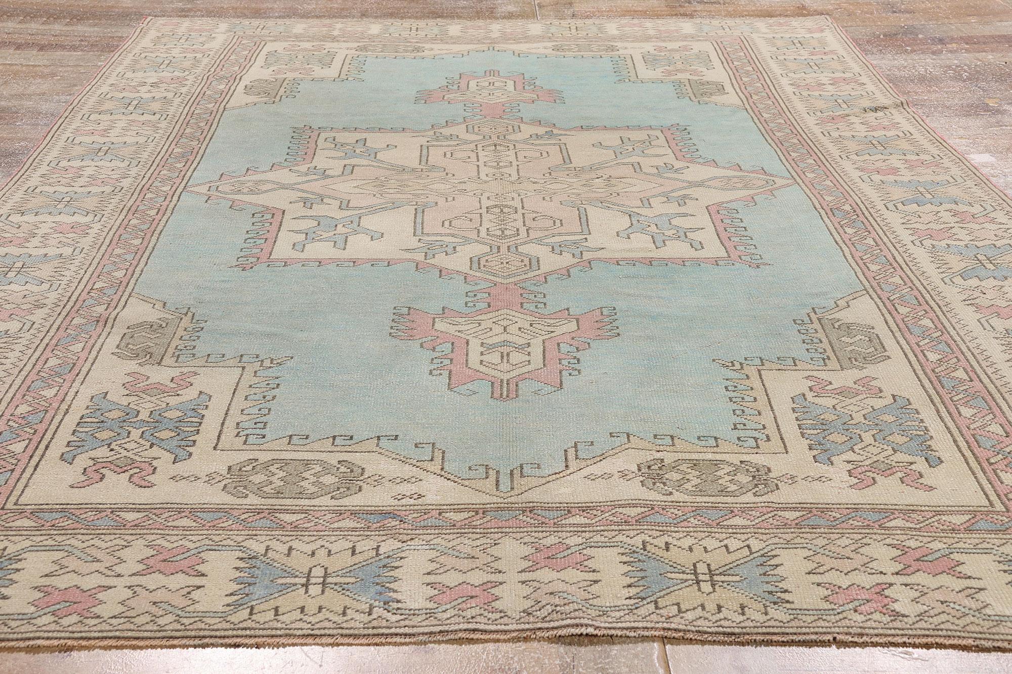 1950's Pastel Turkish Oushak Carpet with Modern Style siglo XX en venta
