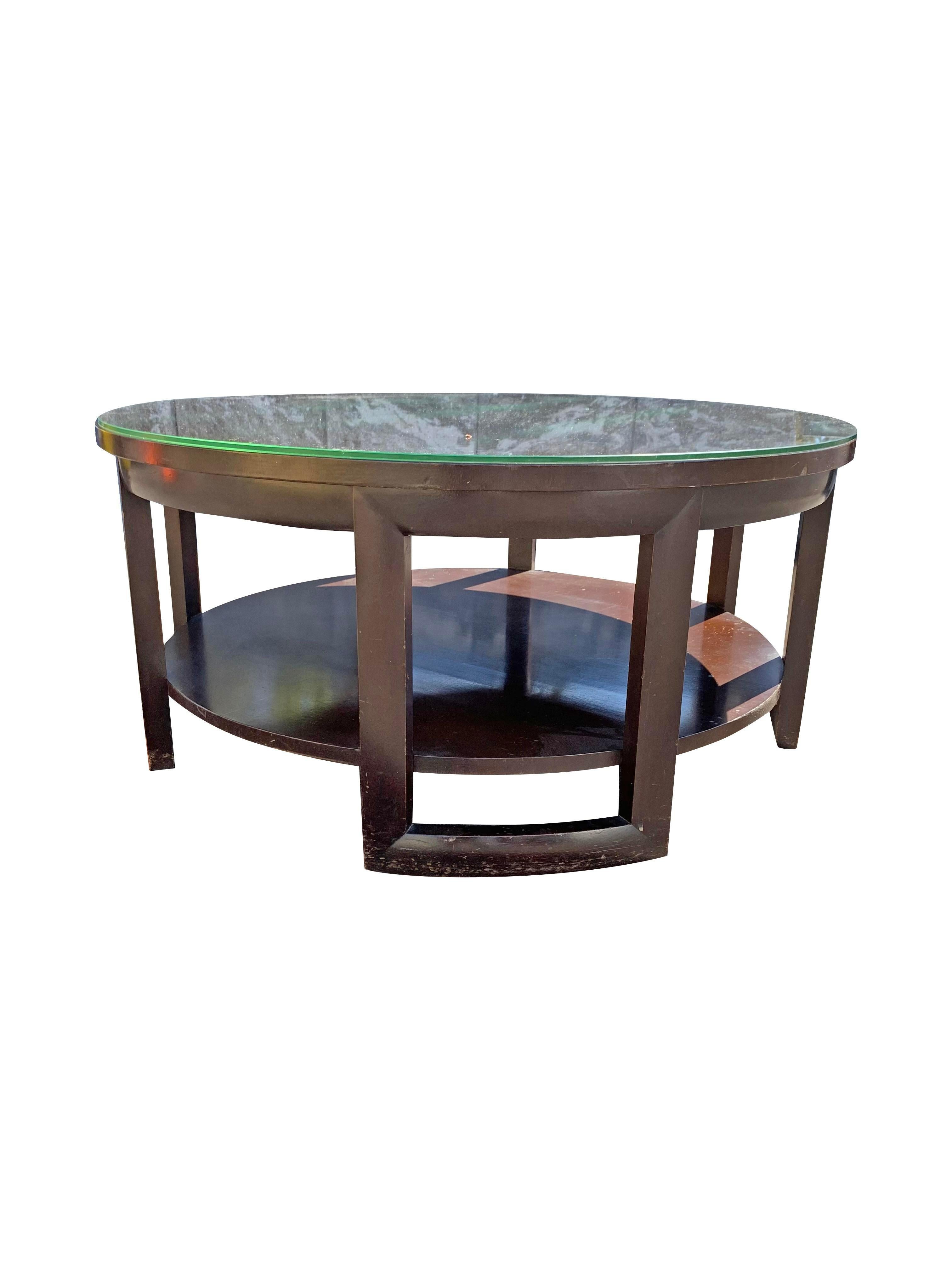 Table basse vintage Paul Frankl for John Stuart Mid-Century Modern

Cette table basse vintage est un must pour tout collectionneur de meubles modernes du milieu du siècle. Son design emblématique et ses matériaux de haute qualité en font une pièce